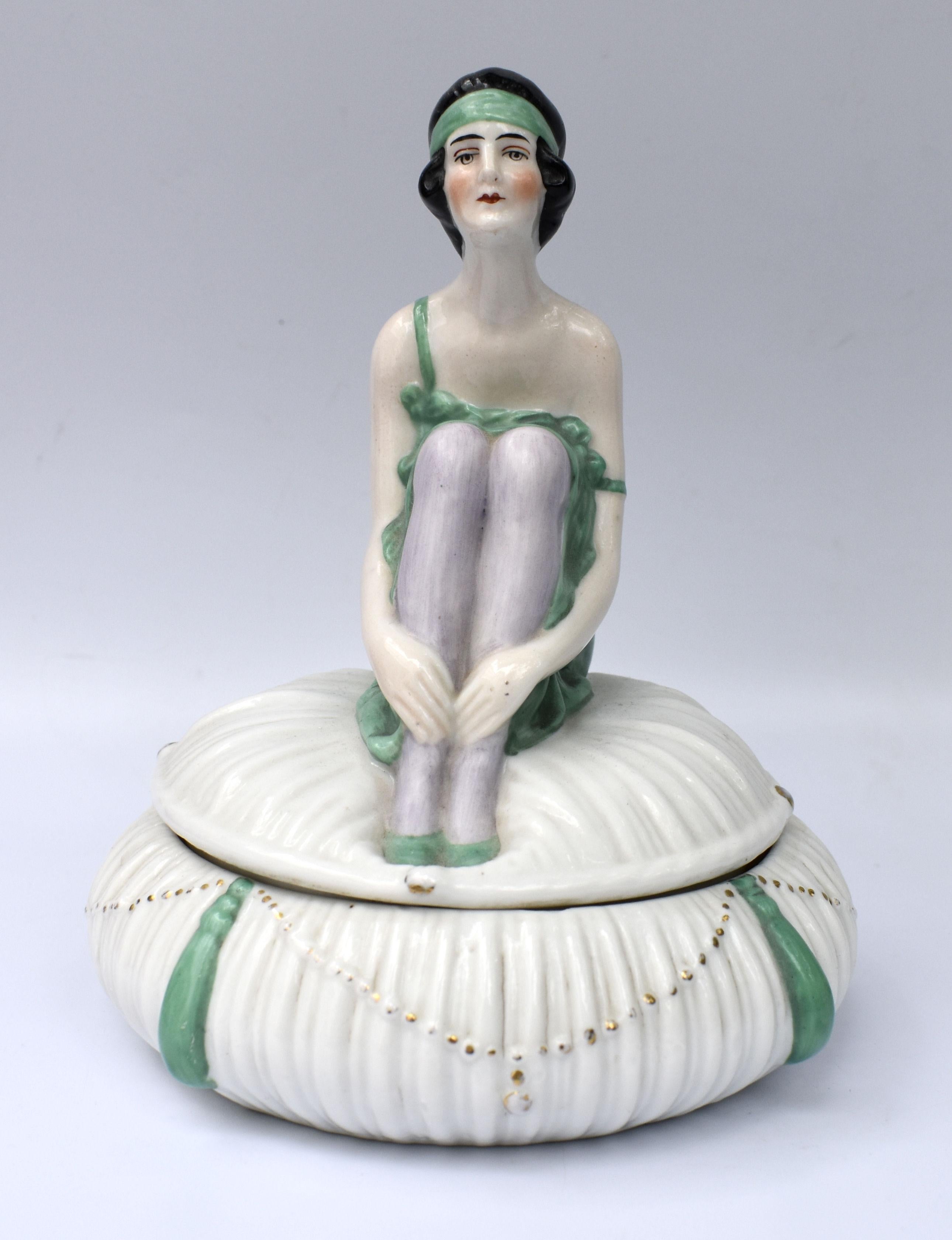 For your consideration is this very attractive and totally original 1930's Art deco ladies powder/ trinket box. Made from porcelain with a white pearled finish and gold tone gilding to the edges. The top half of the container is in the form of a