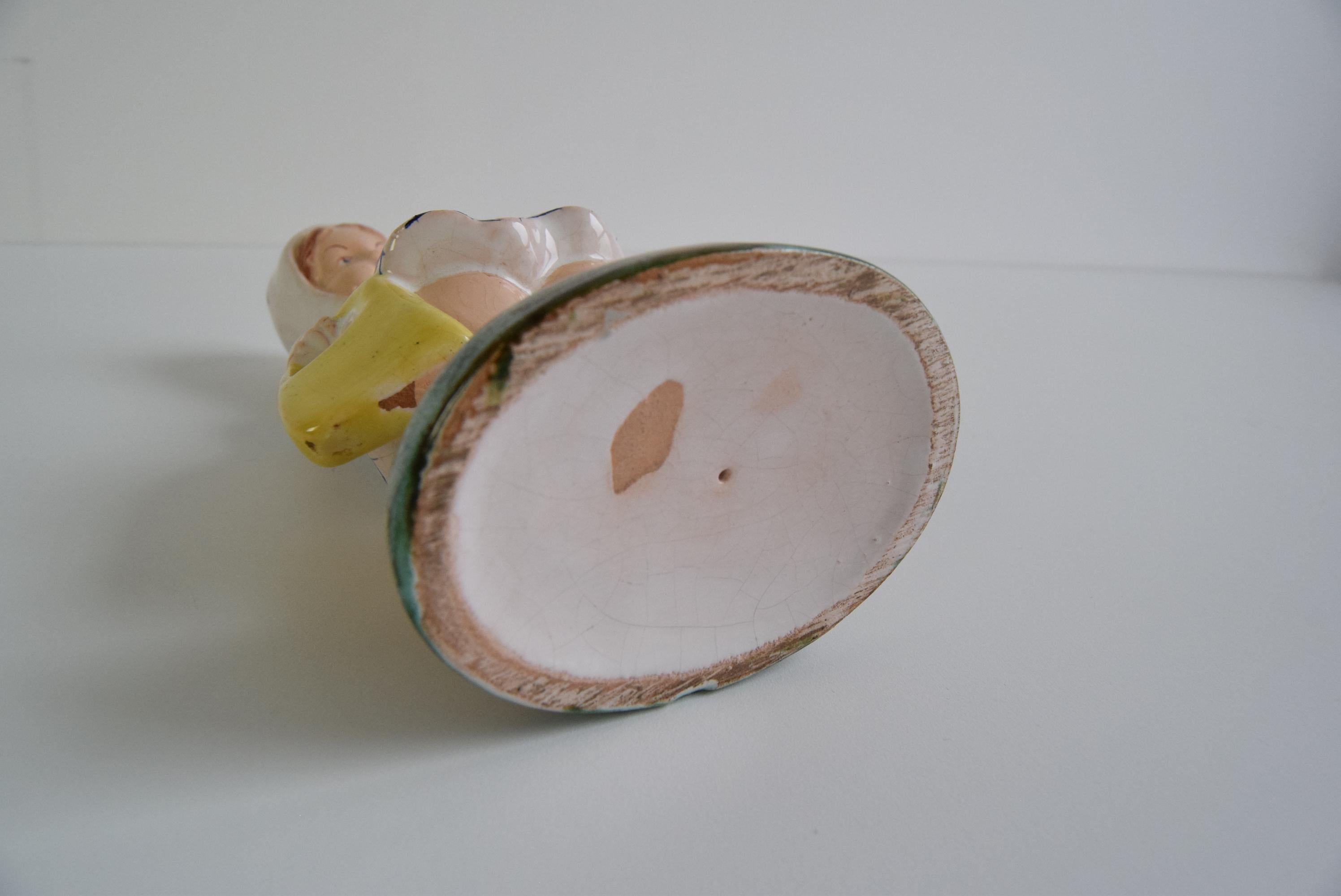 Statuetta in ceramica Art Deco di una ragazza con borsetta, circa 1940 in vendita 2