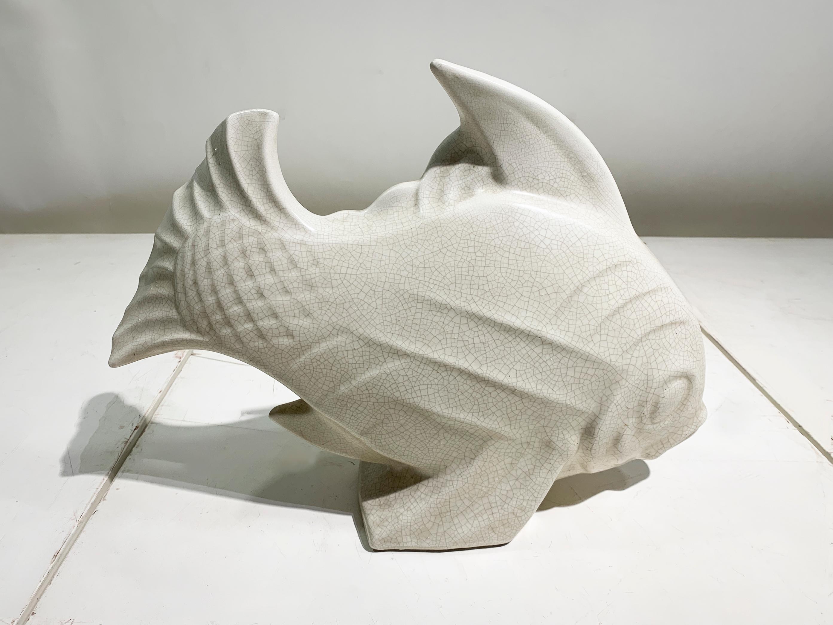 Sculpture de poisson en céramique Art déco, française, 1930, attribuée à LEJAN Bon état - En vente à Beirut, LB