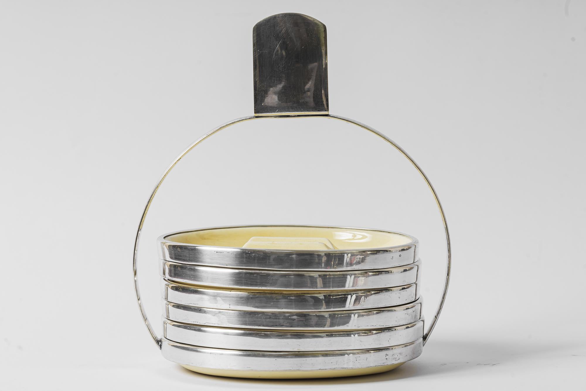 Plaqué Cendrier conbiné en céramique et nickel Art Déco viennois des années 1920 en vente