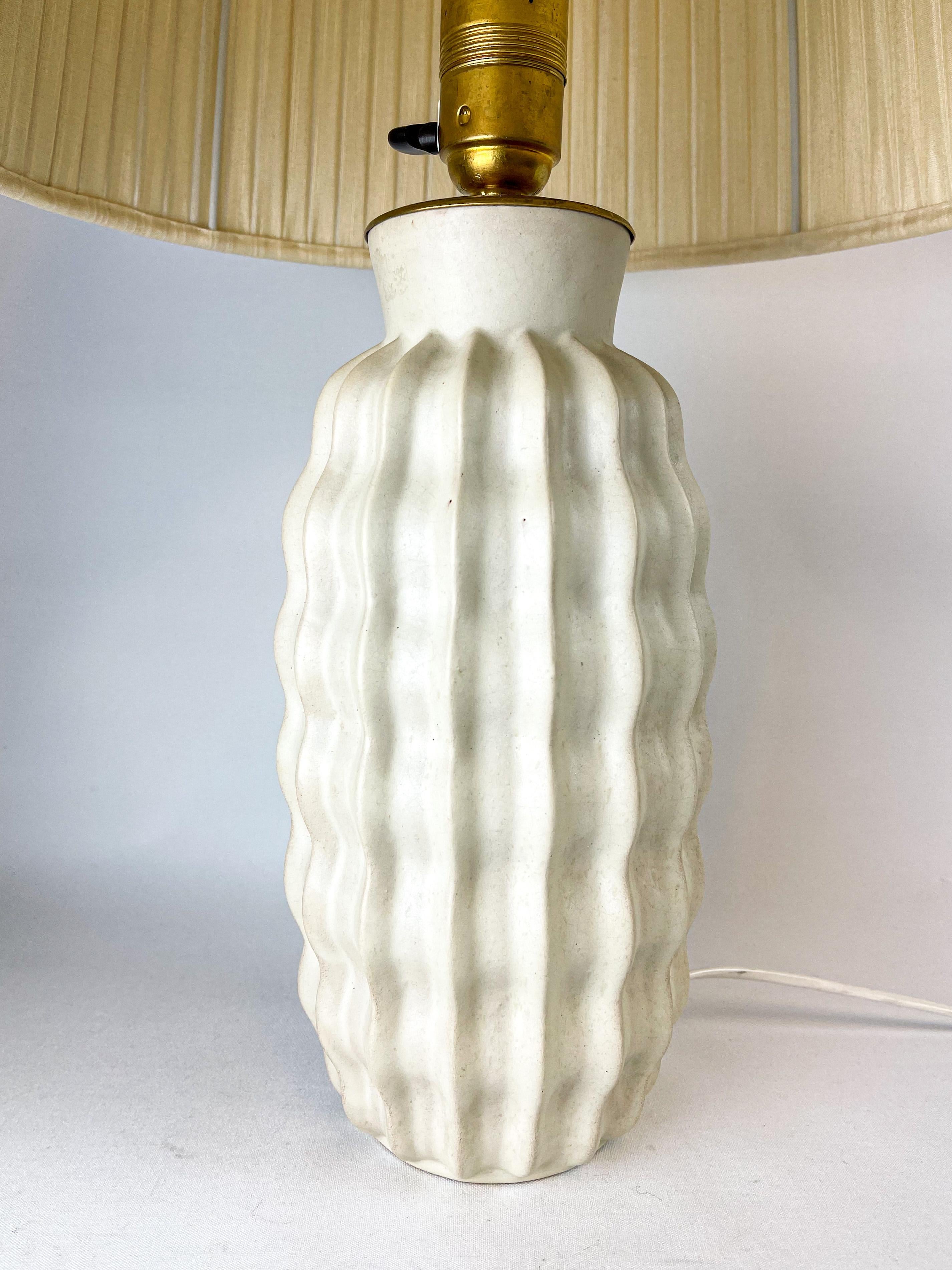 Lampe de bureau organique en céramique Art Déco par Upsala Ekeby, Suède Bon état - En vente à Hillringsberg, SE