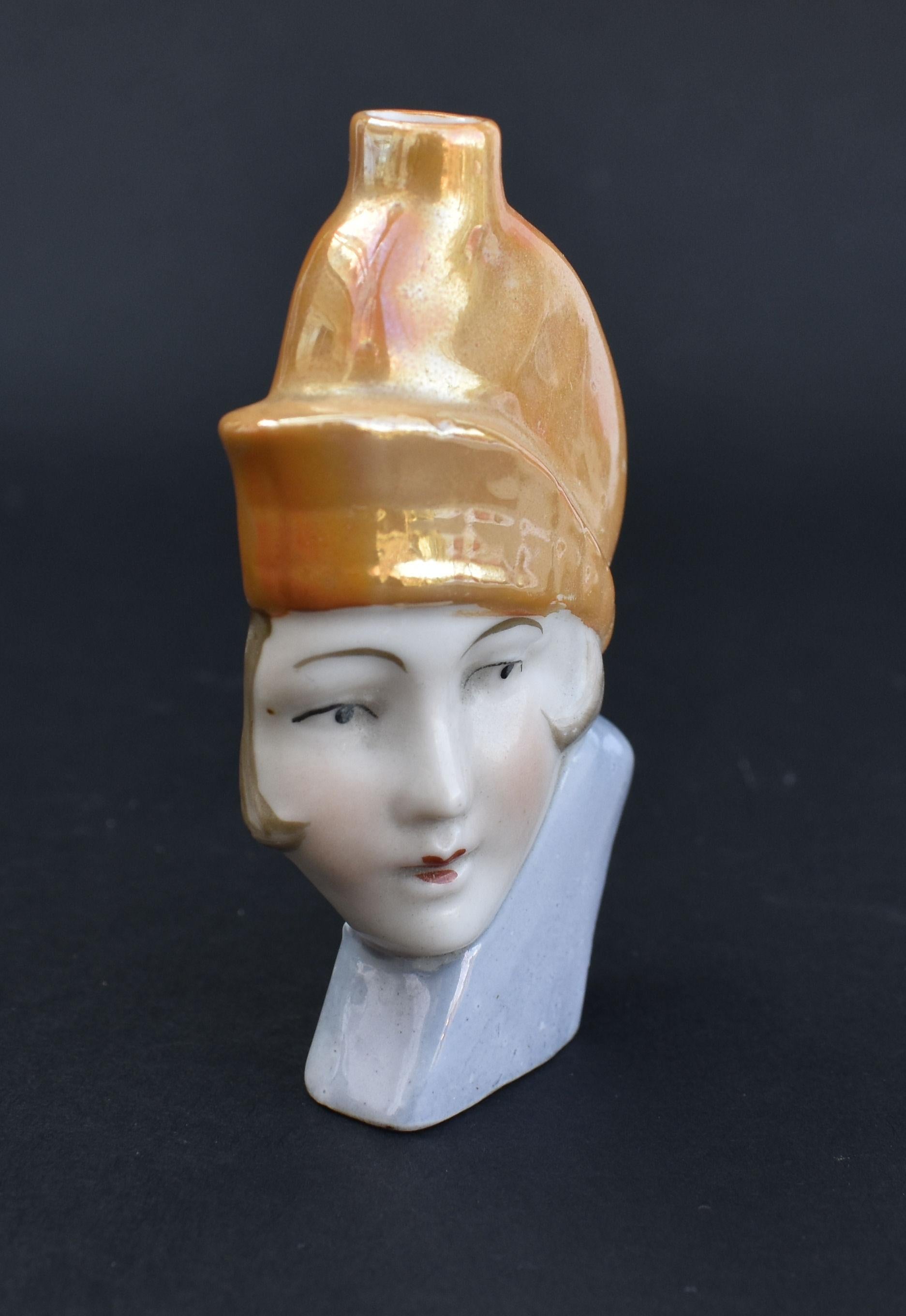 A true little collectors piece and one we know Art Deco fans will appreciate, particularly those who collect vanity pieces. This is perfect for adding to dressing tables or a bathroom. This little rare find is a ceramic 1920's/ 30's ladies head