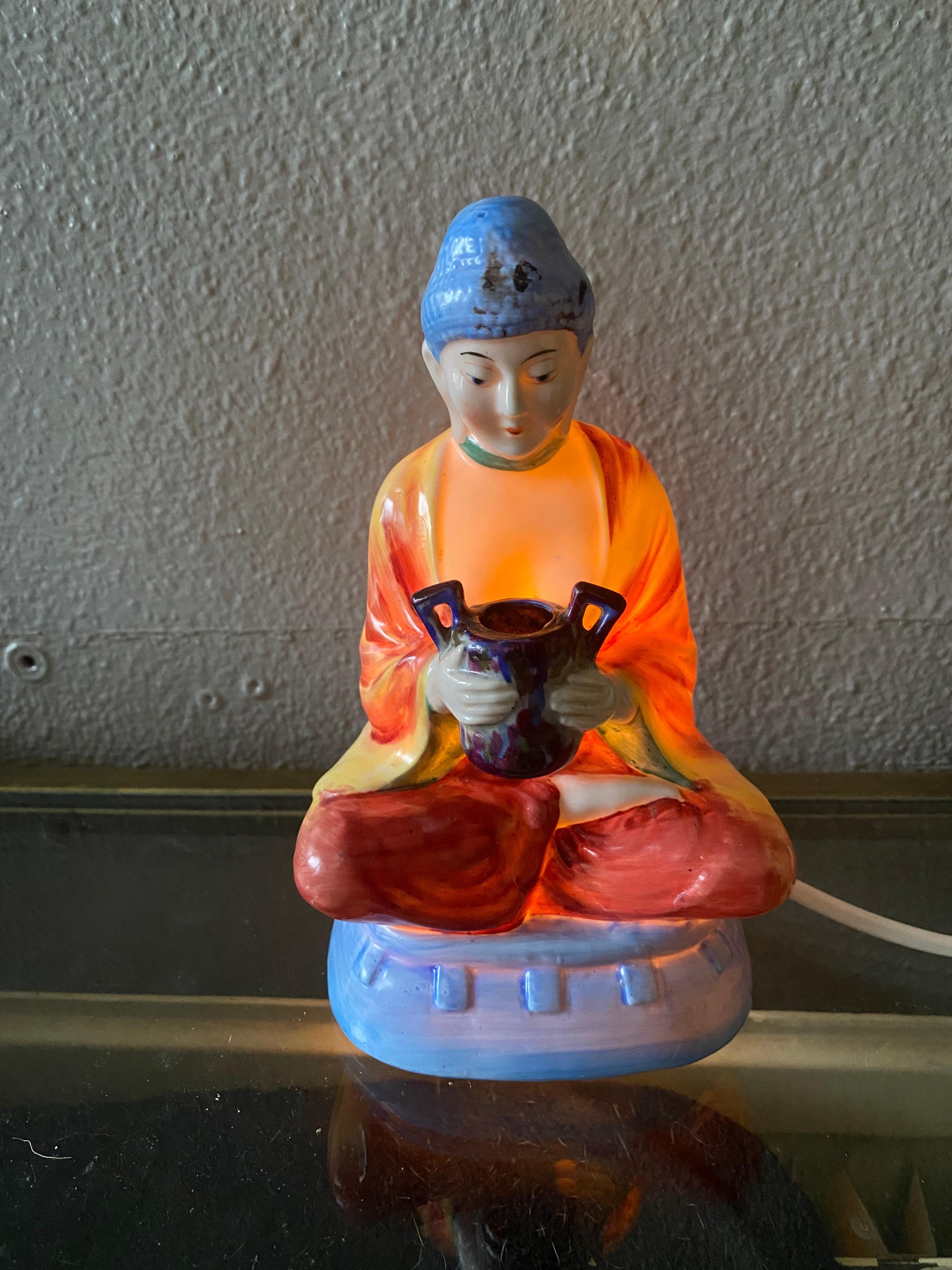 Inconnu Table à parfum en céramique Art Déco Bouddha en vente