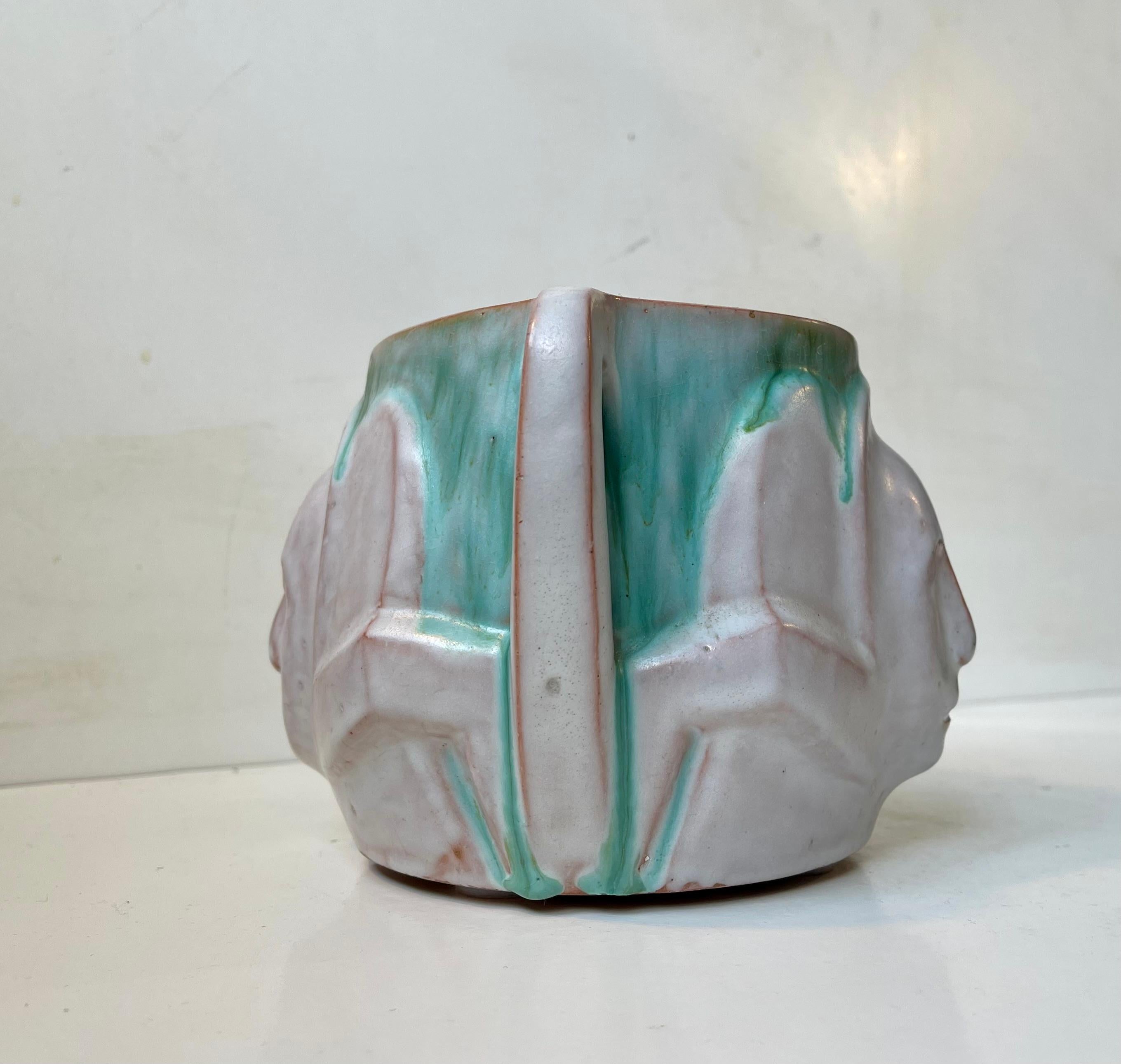 Smaltato Fioriera in ceramica Art Deco con facce smaltate di Hansen in vendita