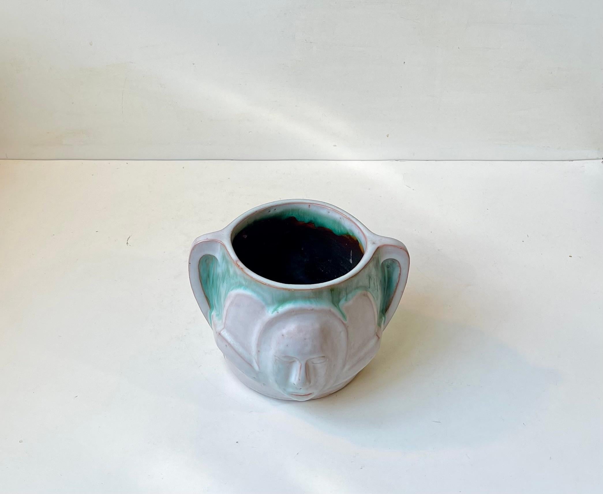 Ceramica Fioriera in ceramica Art Deco con facce smaltate di Hansen in vendita