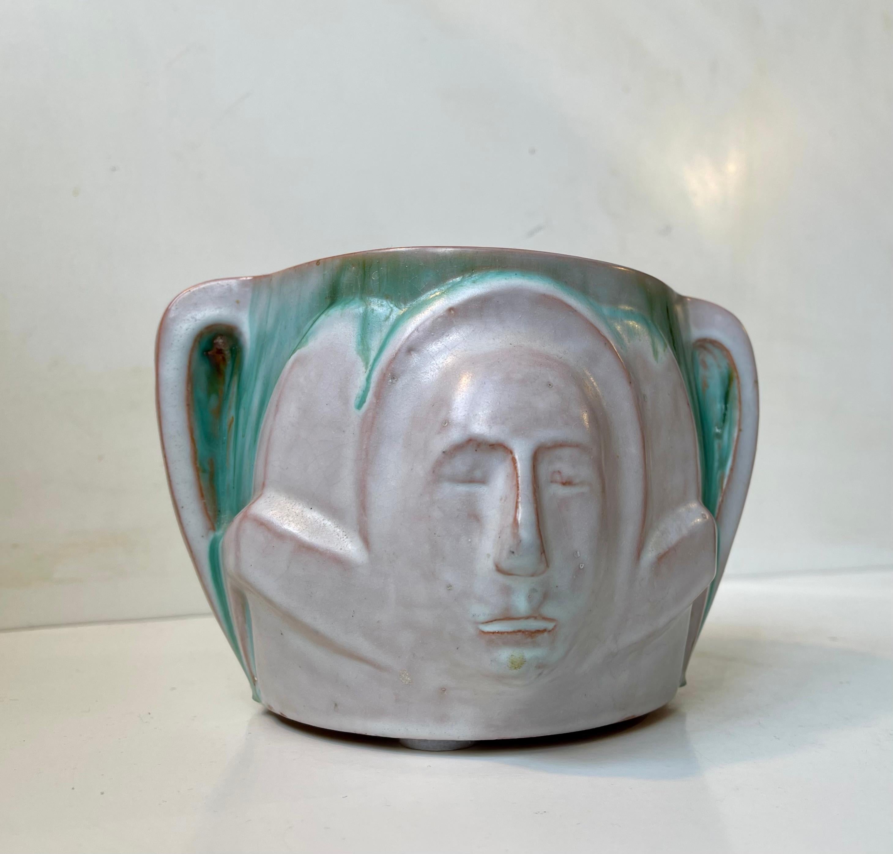 Fioriera in ceramica Art Deco con facce smaltate di Hansen in vendita 1