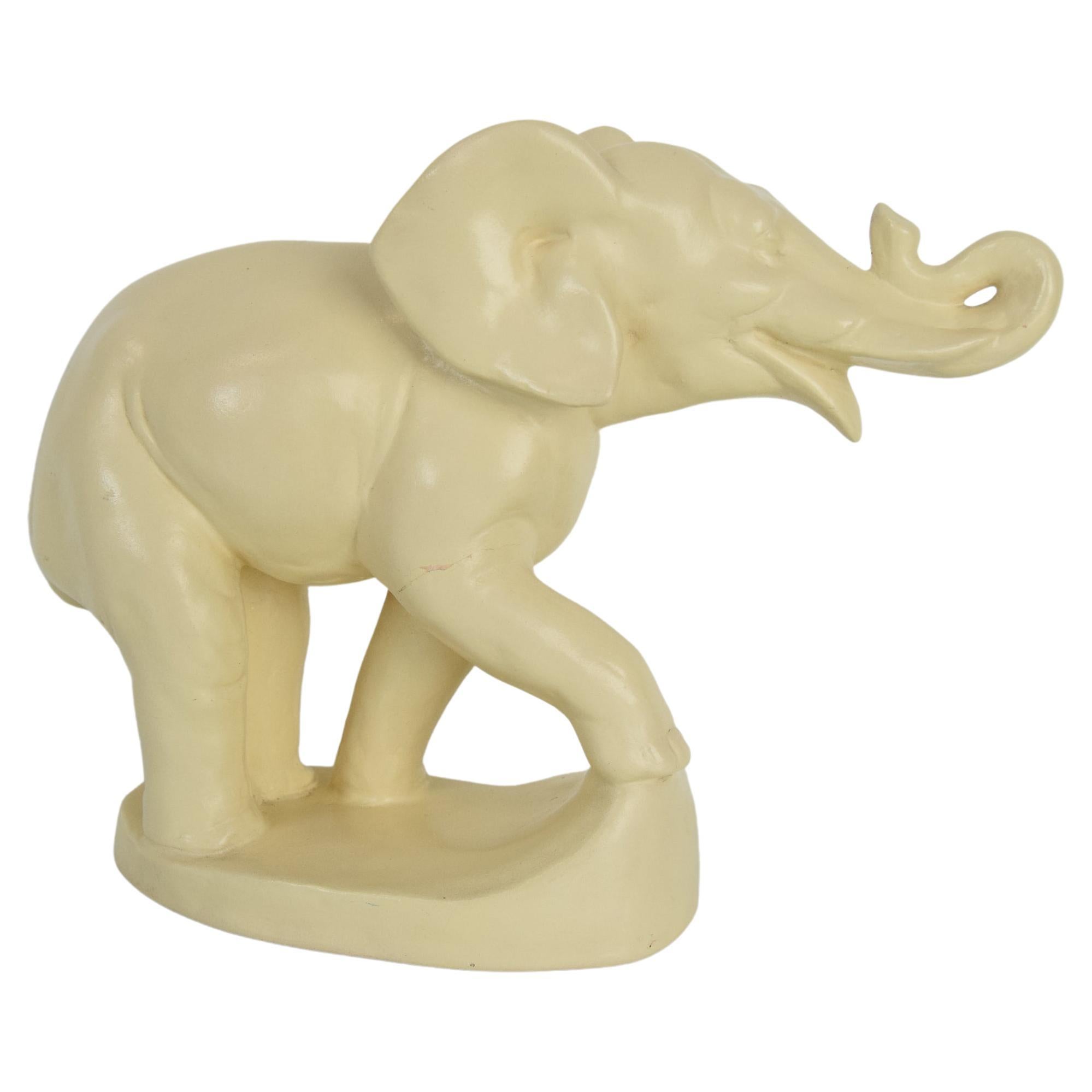 Escultura de cerámica Art Decó Elefante, Checoslovaquia, años 30