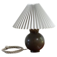Lampada da tavolo in ceramica Art Déco di Nils Thorsson per Aluminia Royal Copenhagen, 1950