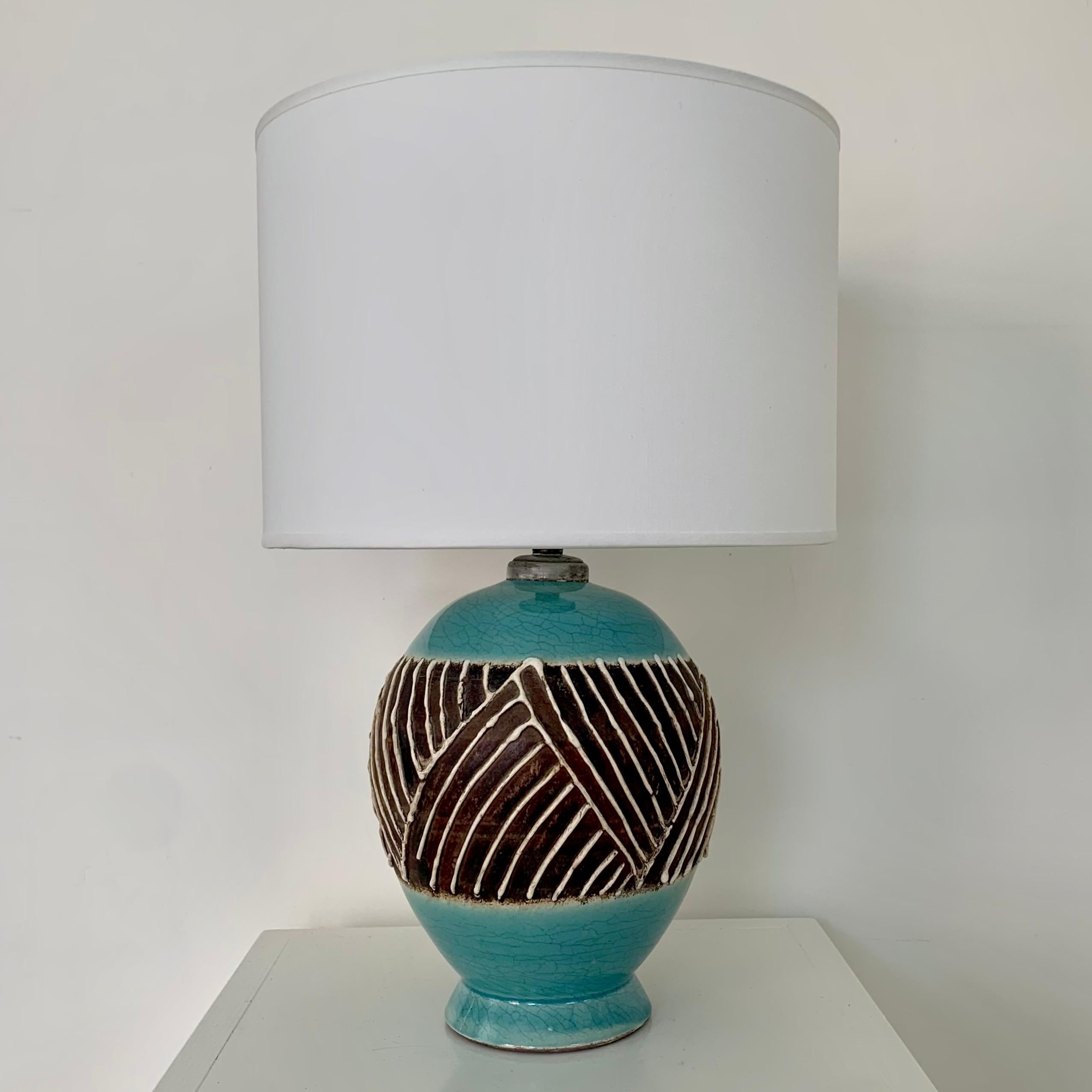 Français Lampe de table Art déco en céramique, vers 1930, France. en vente