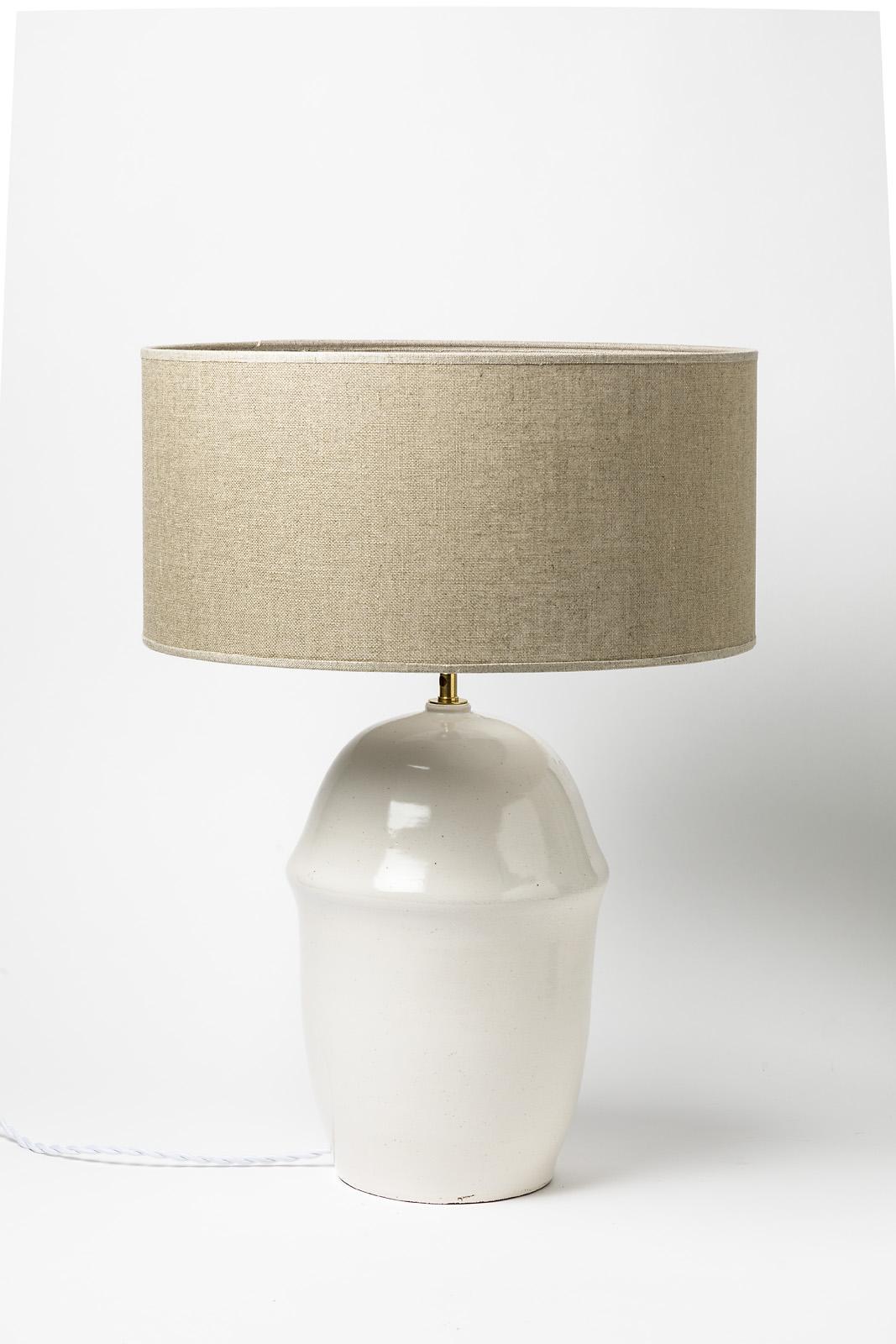 In the style of Jean Besnard

Elegant and decorative Art Deco ceramic table lamp.

Beautiful white ceramic color.

Electric system is new.

Ceramic dimensions: height 34cm large 23cm
with electric system: height 42cm

Sold without