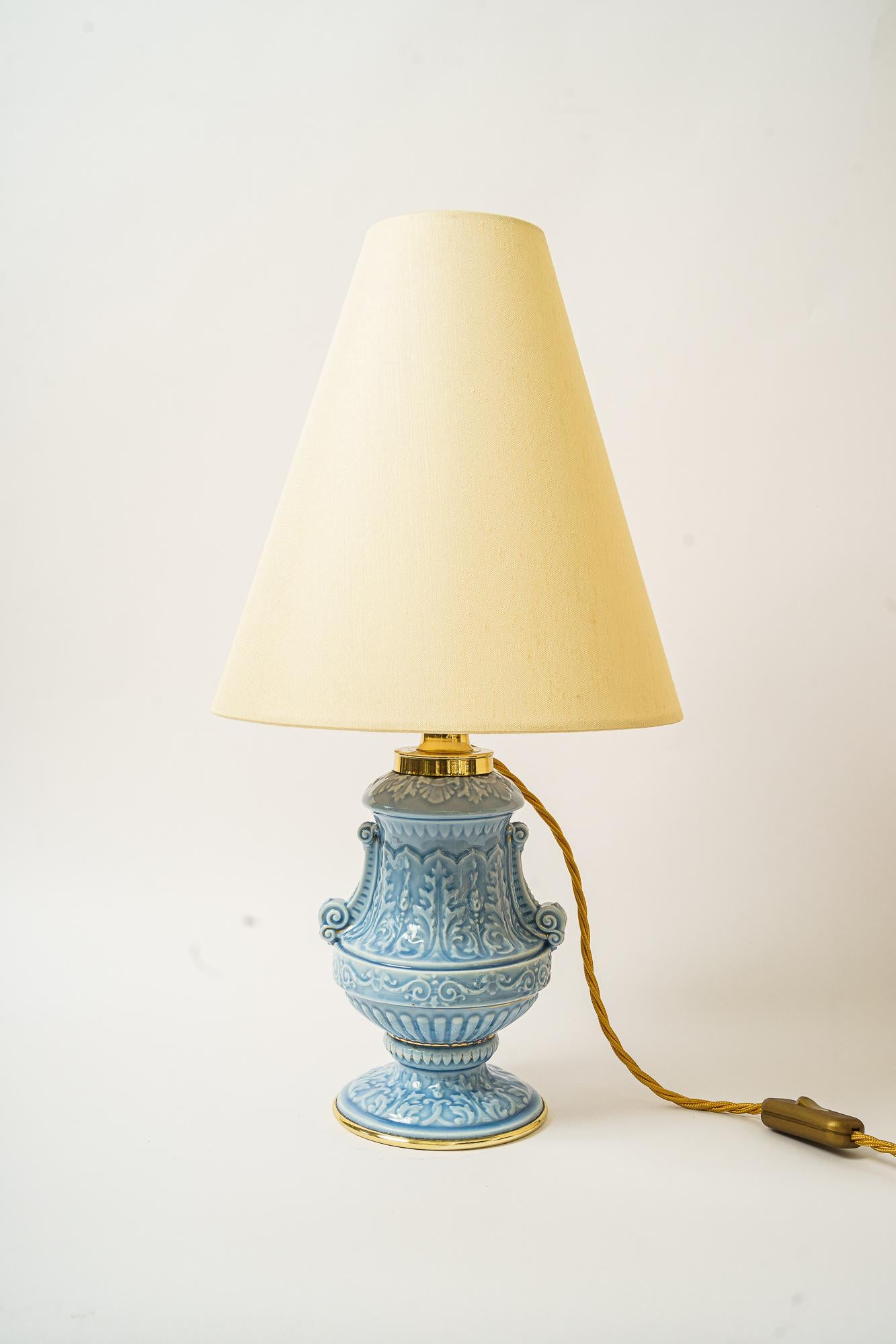 Art déco Lampe de table Art Déco en céramique avec abat-jour en tissu viennois, années 1930 en vente