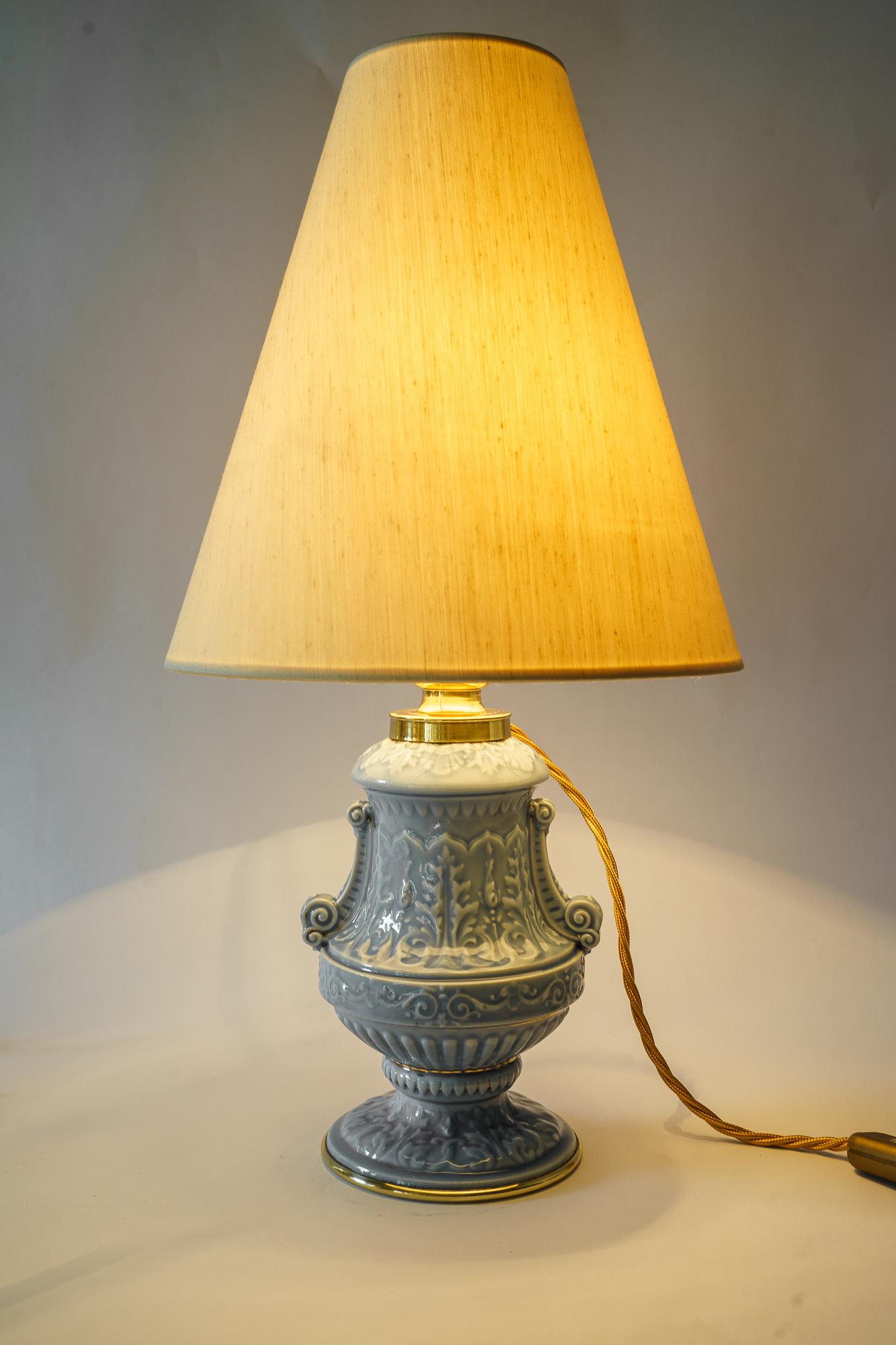 Lampe de table Art Déco en céramique avec abat-jour en tissu viennois, années 1930 en vente 2