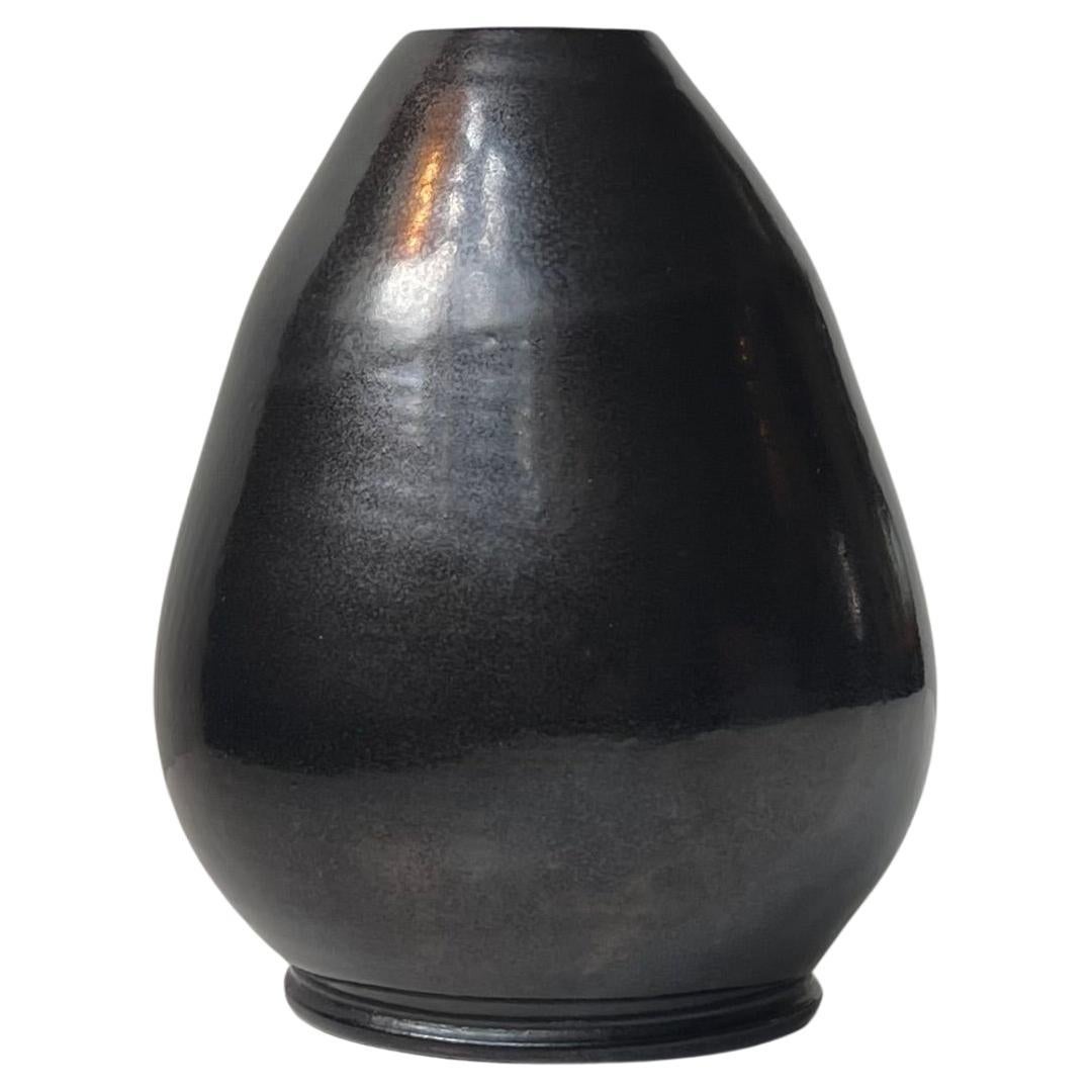 Art Deco Ceramic Tear Drop Vase in Black Lustre Glaze by Sedelin Faaborg en venta