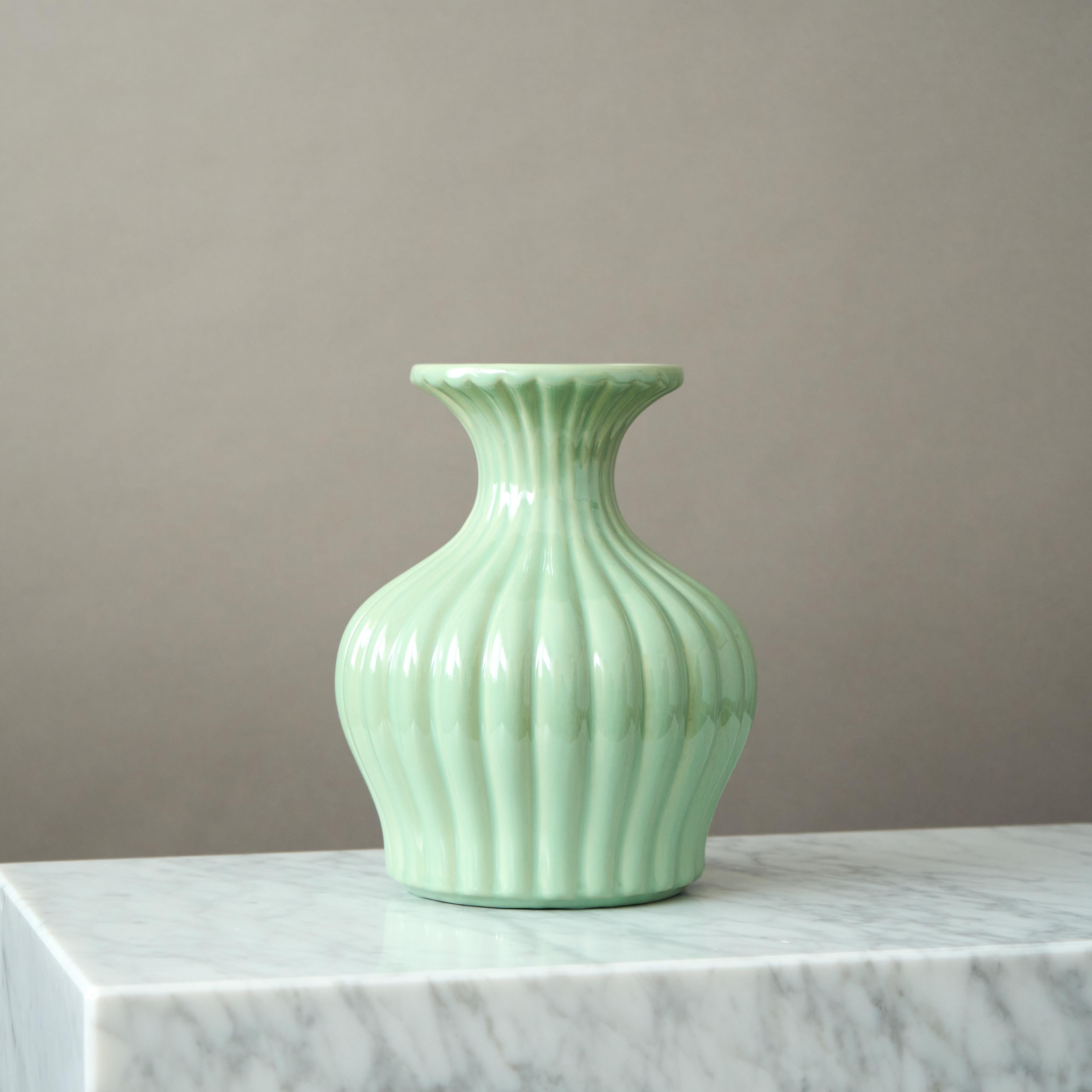 Vernissé Vase Art déco en céramique d'Ewald Dahlskog, Bo Fajans, Suède, années 1930. Greene & Greene en vente