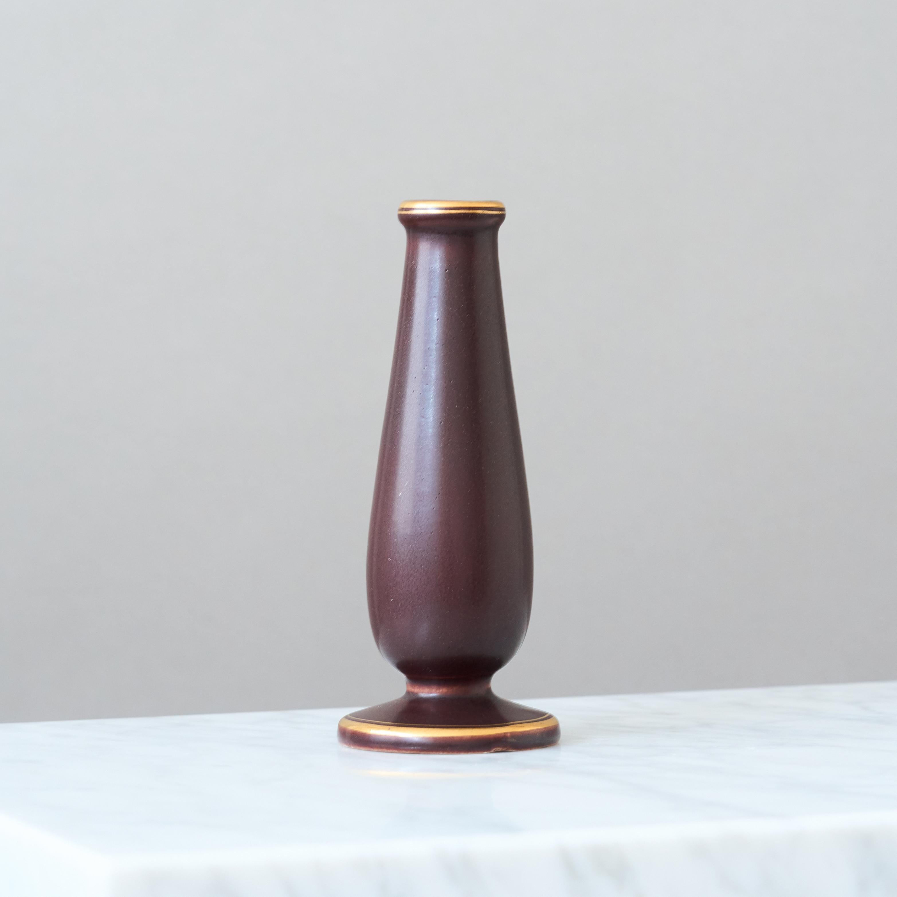 Vaso in ceramica Art Deco di Gunnar Nylund. Rorstrand, Svezia, anni '1930. Oro marrone. In condizioni buone in vendita a Malmö, SE