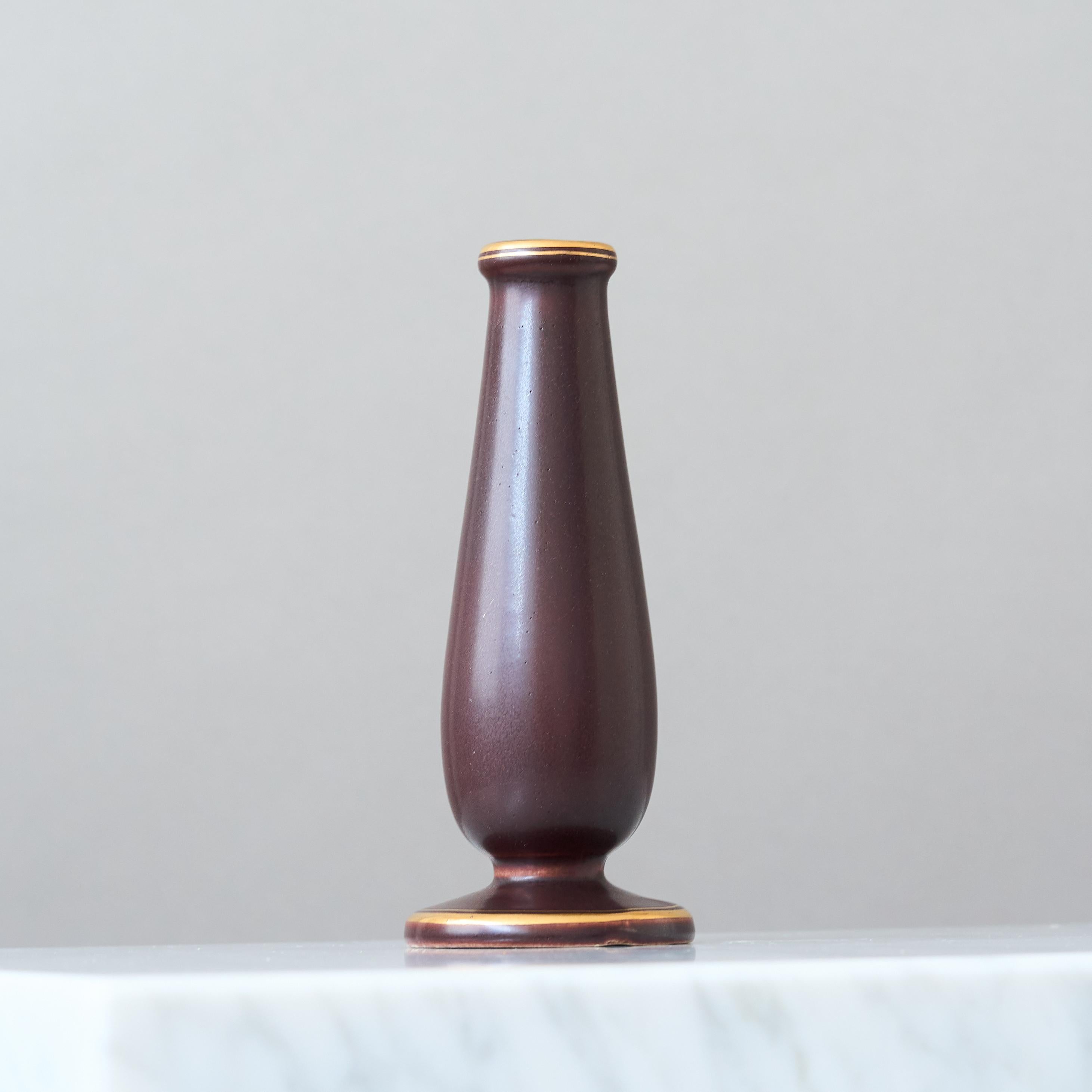 XX secolo Vaso in ceramica Art Deco di Gunnar Nylund. Rorstrand, Svezia, anni '1930. Oro marrone. in vendita
