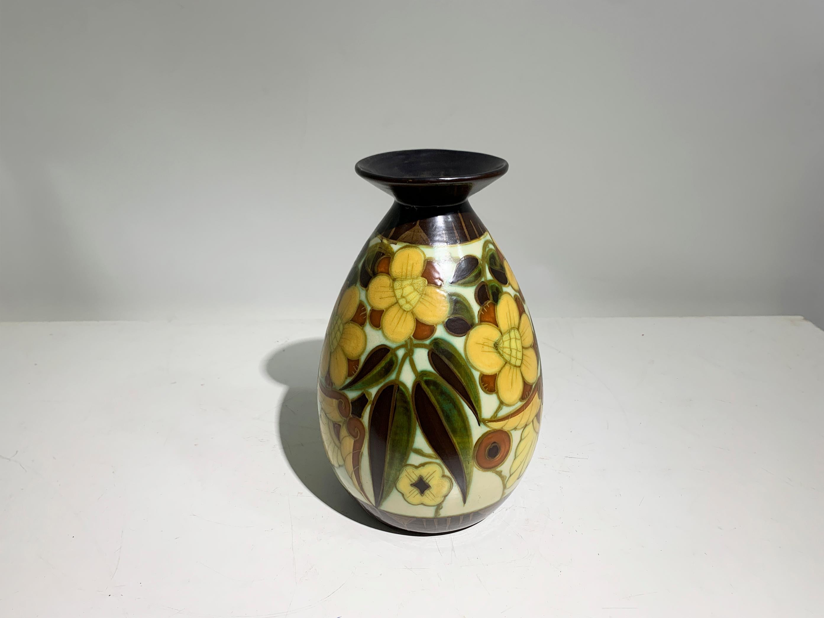 Vaso in ceramica Art Deco firmato  