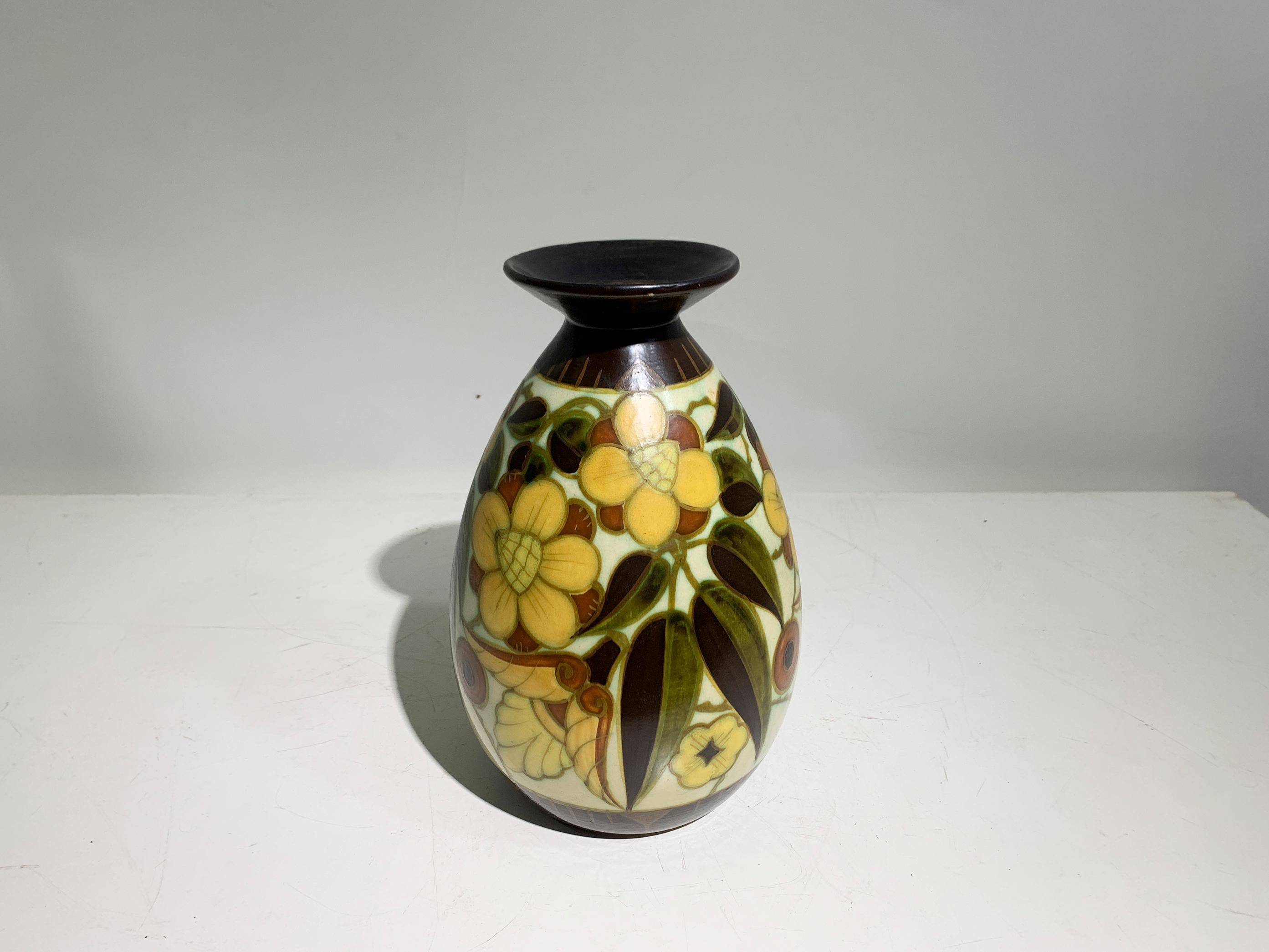 Inizio XX secolo Vaso in ceramica Art Deco firmato  