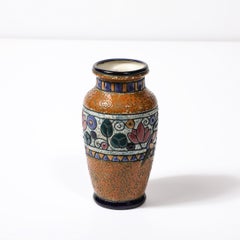 Keramikvase im Art déco-Stil mit Hummingbird in mehrfarbiger, linearer, linearer Glasur, signiert Amphora