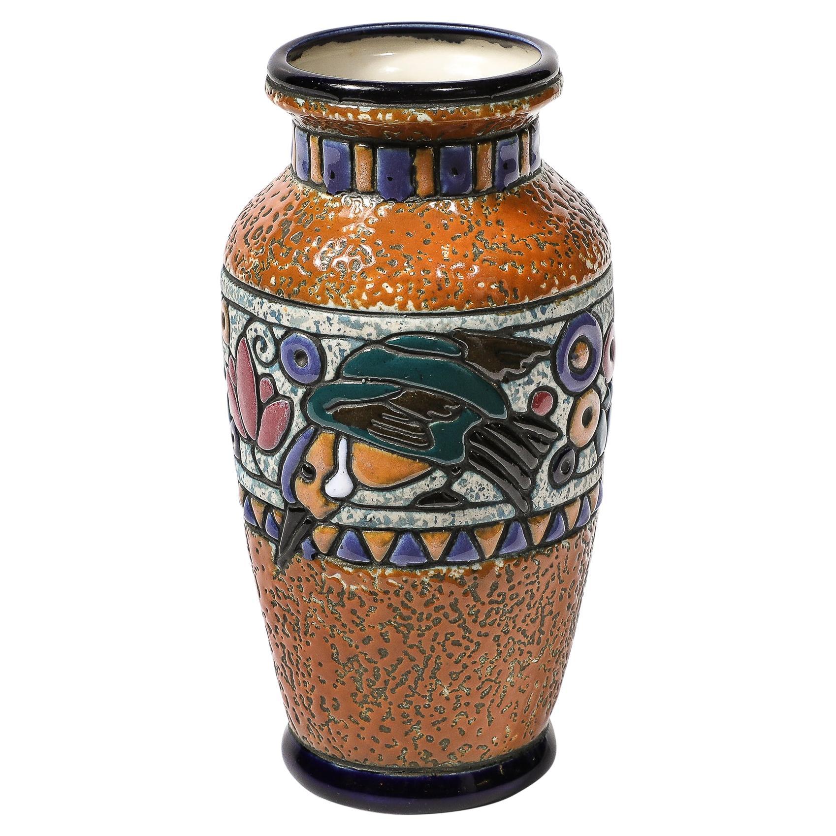 Jarrón de Cerámica Art Decó con Colibrí en Vidriado Lineal Multicolor firmado Amphora