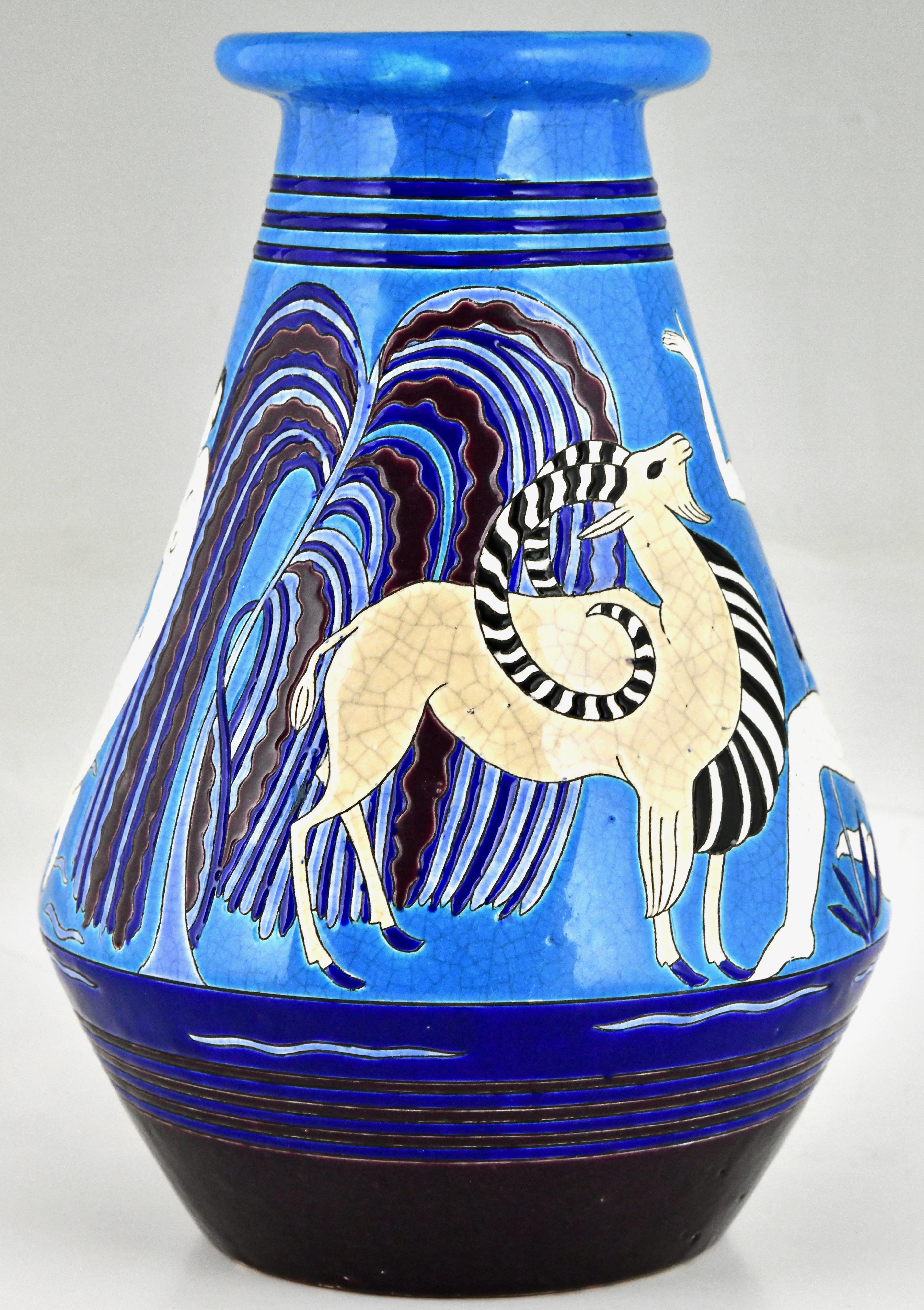 Début du 20ème siècle Vase en céramique Art déco avec nus se baignant par Primavera u2028Longwy 1925  France en vente