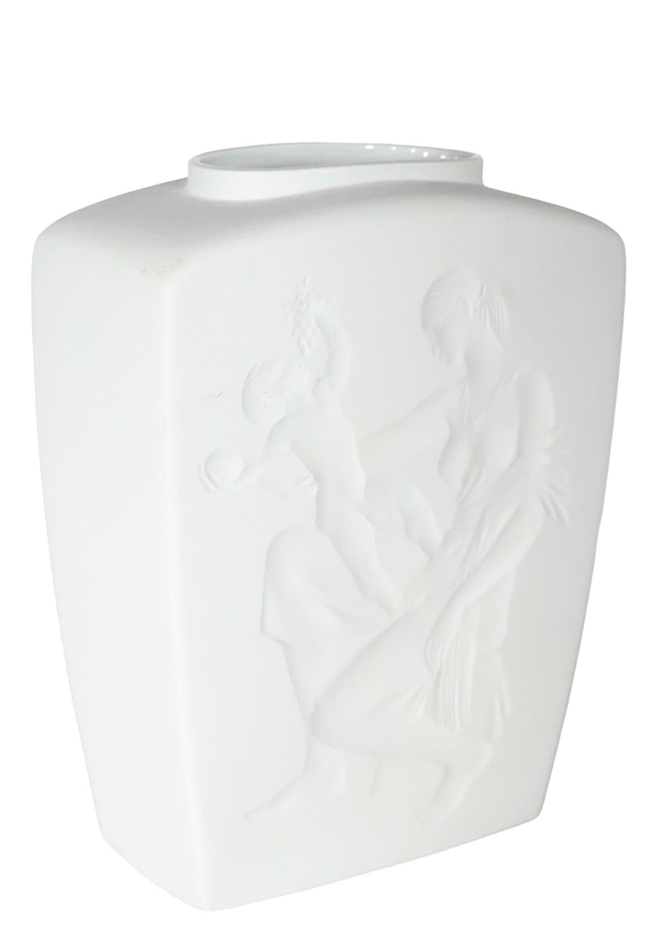 Art Deco Ceramic Vase with Classical Mother and Child Scene att. to Rosenthal  In Good Condition For Sale In New York, NY