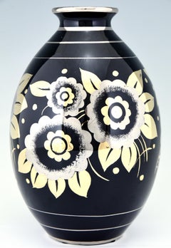 Vase en céramique Art déco avec fleurs Noir:: argent et or Boch Freres:: 1936