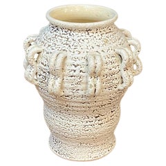 Keramikvase im Art déco-Stil mit körnigem Dekor, im Stil von Primavera, 1930