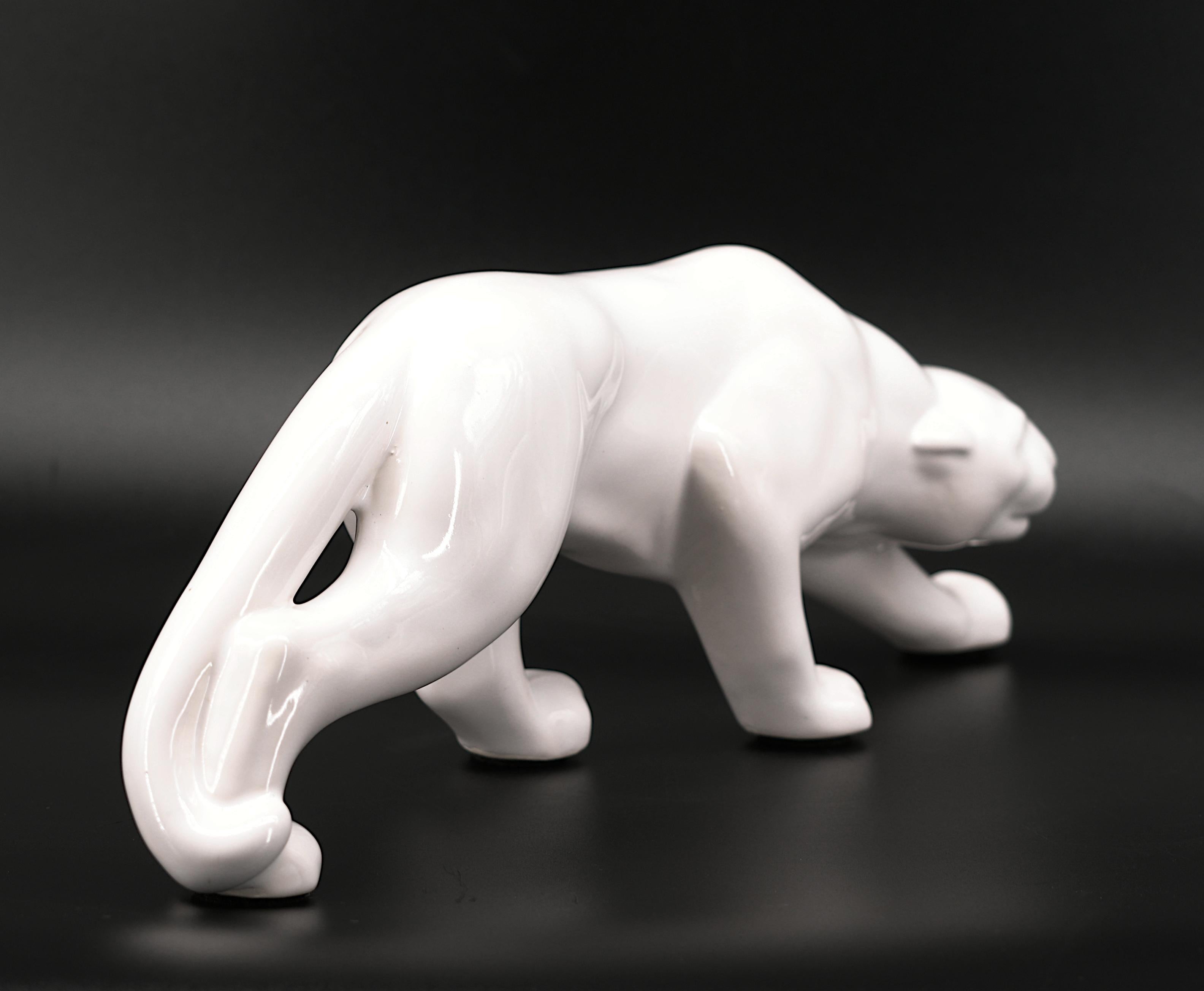 Lionessa bianca in ceramica Art Deco, 1920 in vendita 4