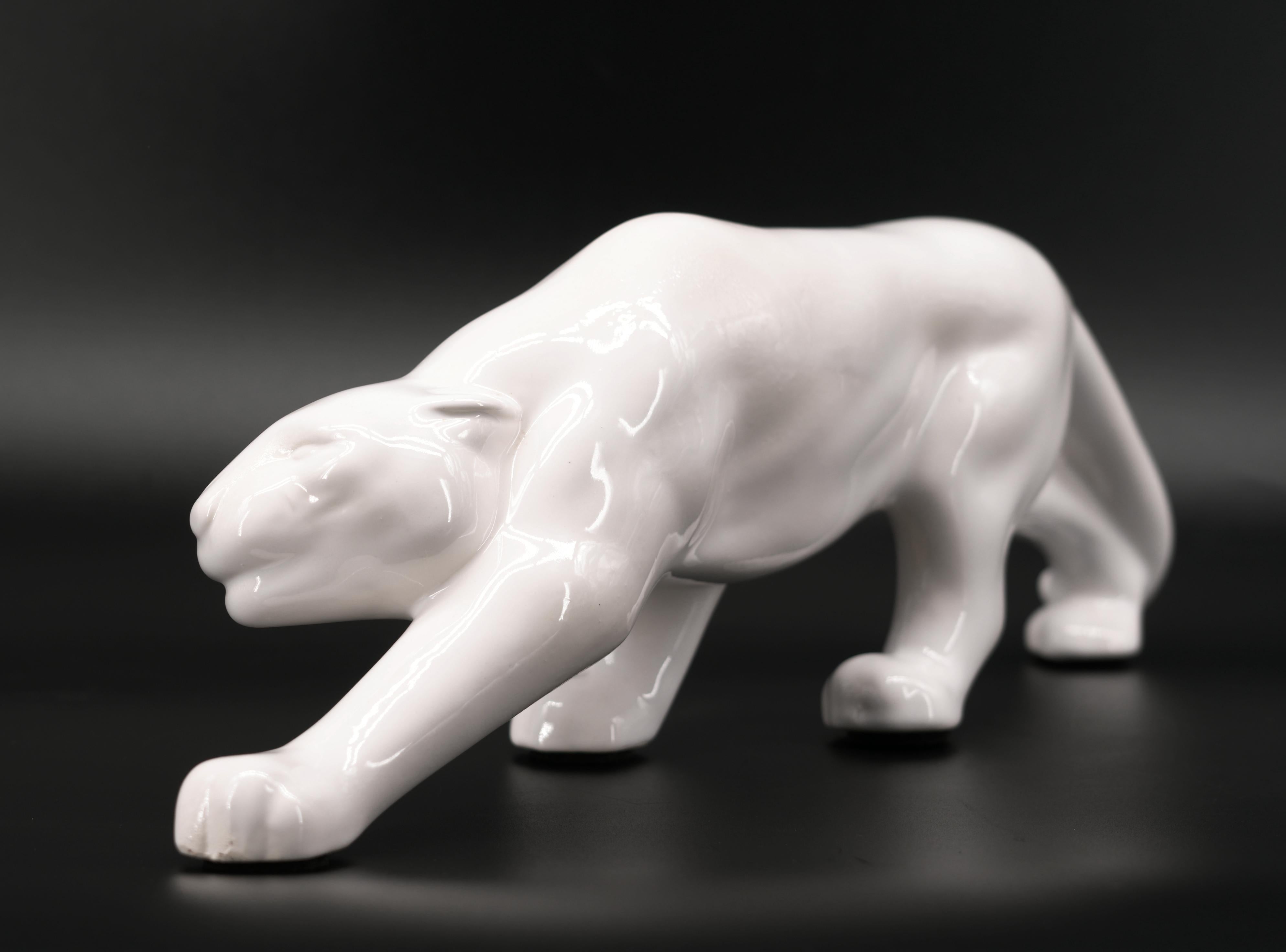 Lionessa bianca in ceramica Art Deco, 1920 in vendita 2