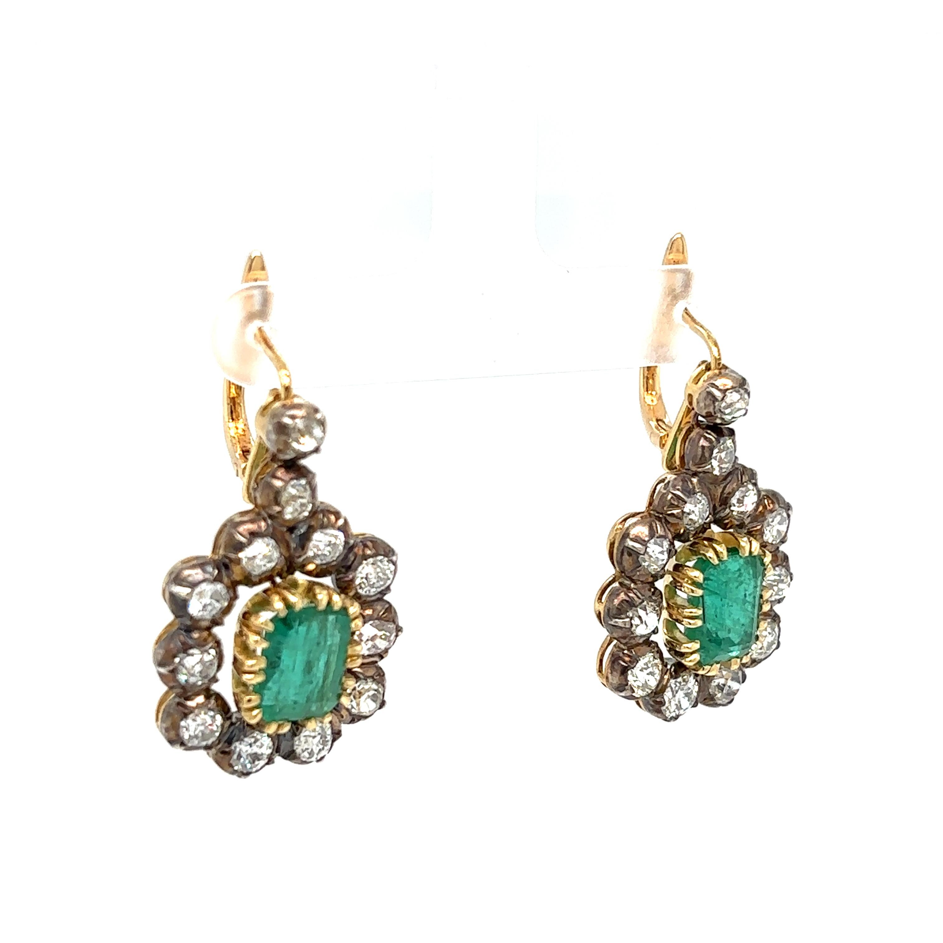 Women's Art Deco Certificate Colombia Emerald Diamond Gold Drop Earrings, 1930s For Sale