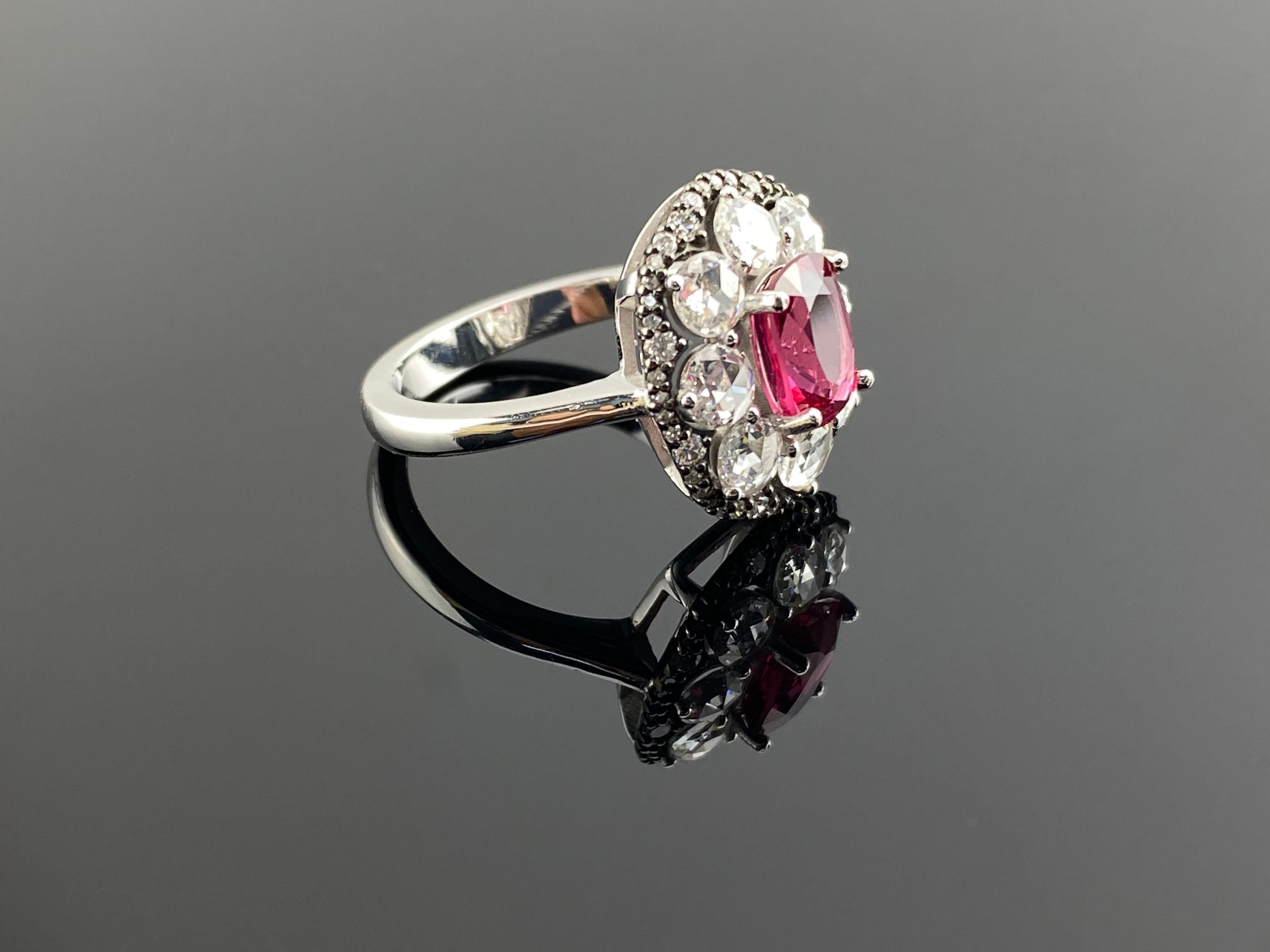Art Deco Style Certified 1.53 Carat Spinel, Diamond and 18K Gold Engagement Ring In New Condition For Sale In Bangkok, Thailand