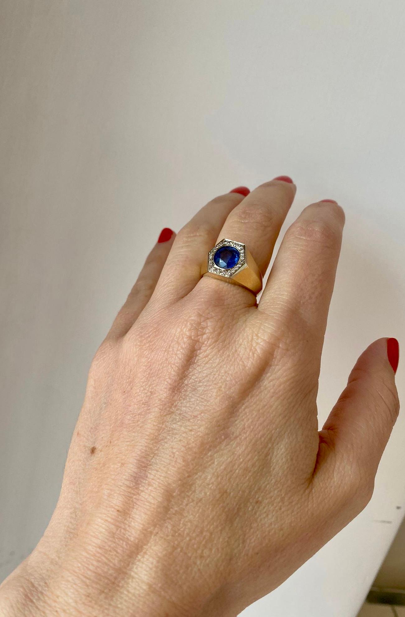 Bague en or et platine avec saphir certifié de 2,50 carats et diamants, style Art déco en vente 7