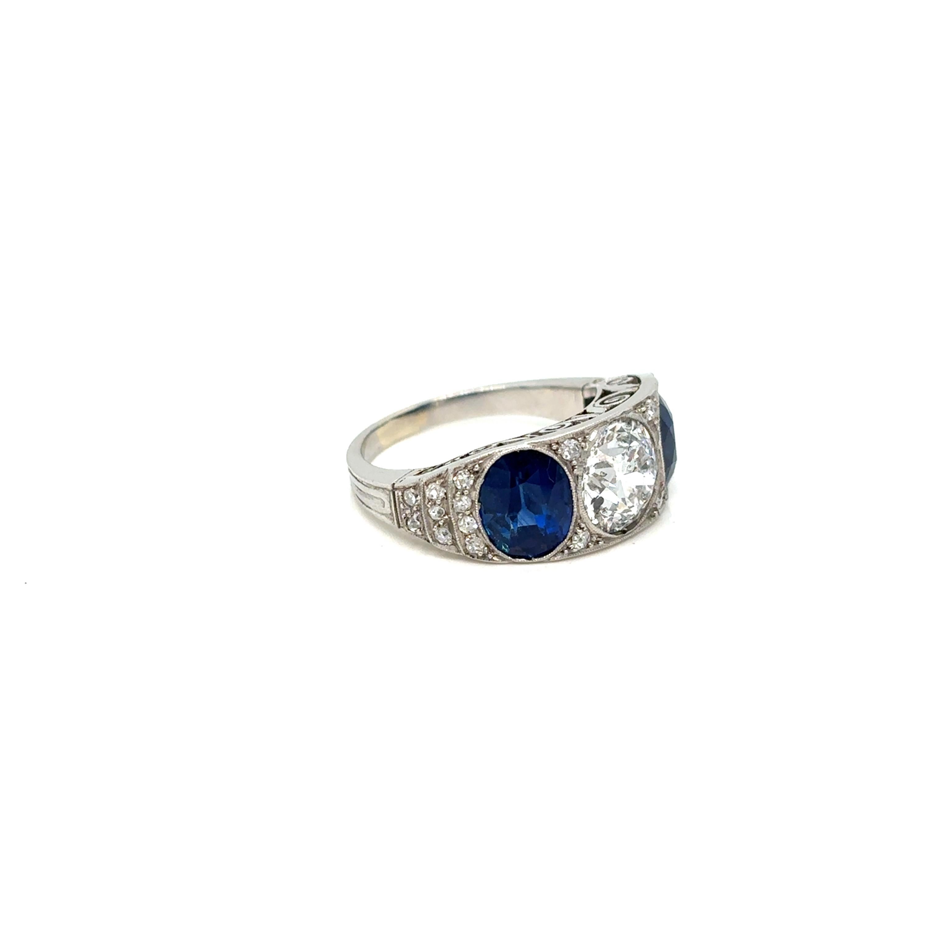 Anillo de filigrana con placa de diamantes y zafiro natural certificado Art Decó de 4,10 quilates en Excelente Estado en Napoli, NA
