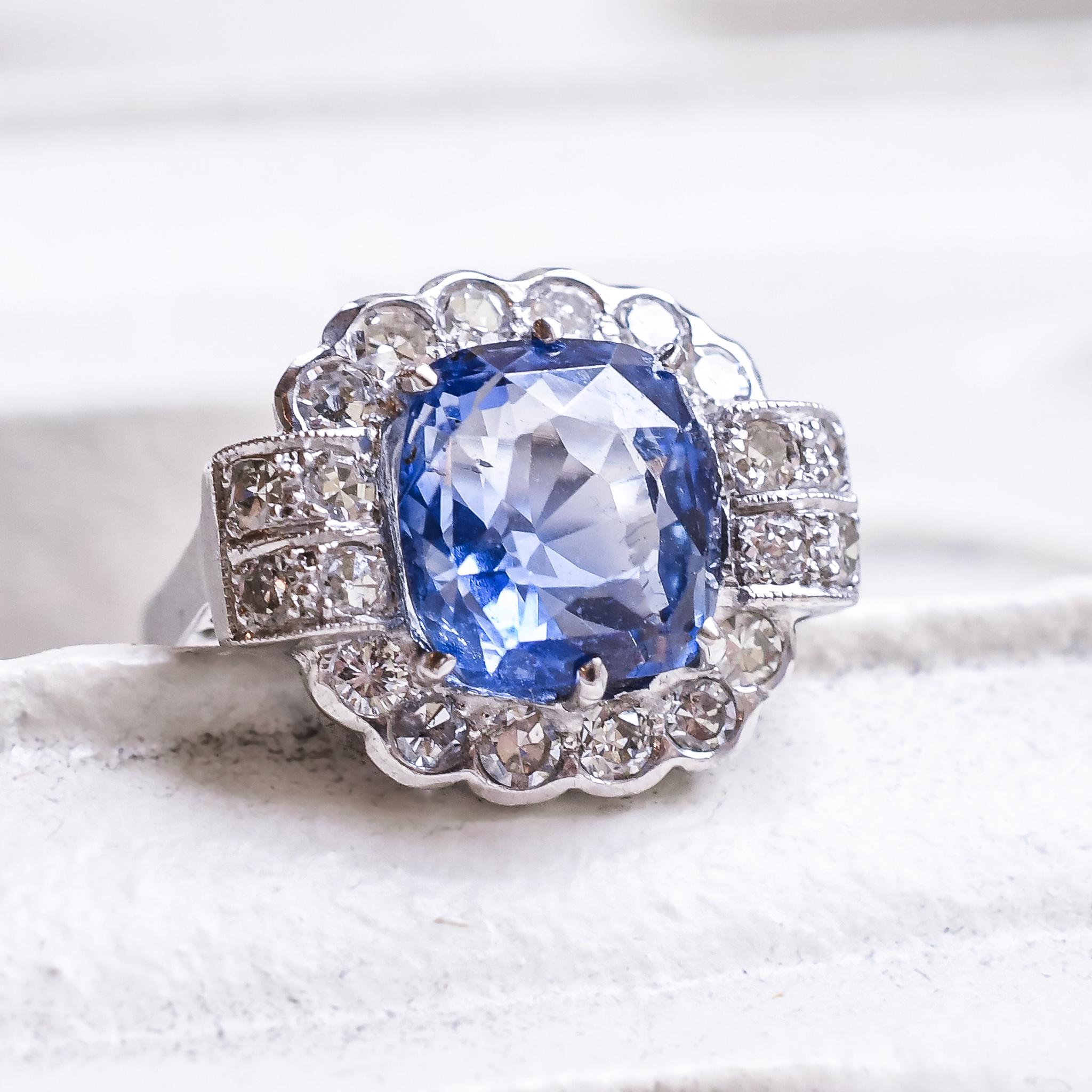 Women's or Men's Art Deco Certified 6.64 Carat Ceylon Cornflower Sapphire Ring