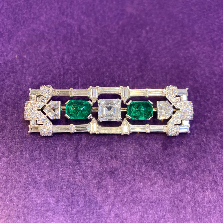 Art Deco Certified Cabochon Emerald & Diamond Brooch In Excellent Condition For Sale In New York, NY
