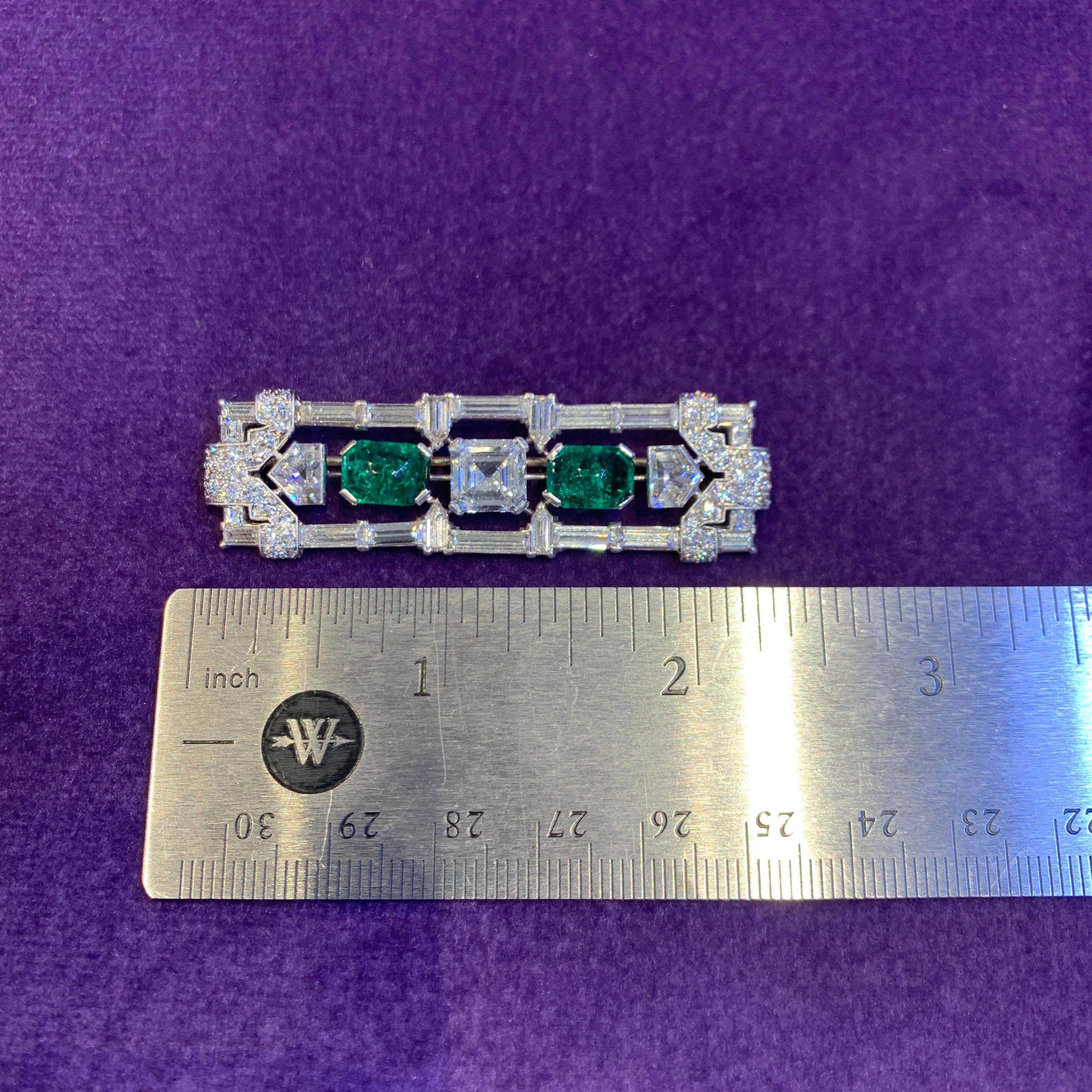 Brosche mit zertifiziertem Cabochon-Smaragd und Diamant im Art déco-Stil im Angebot 3