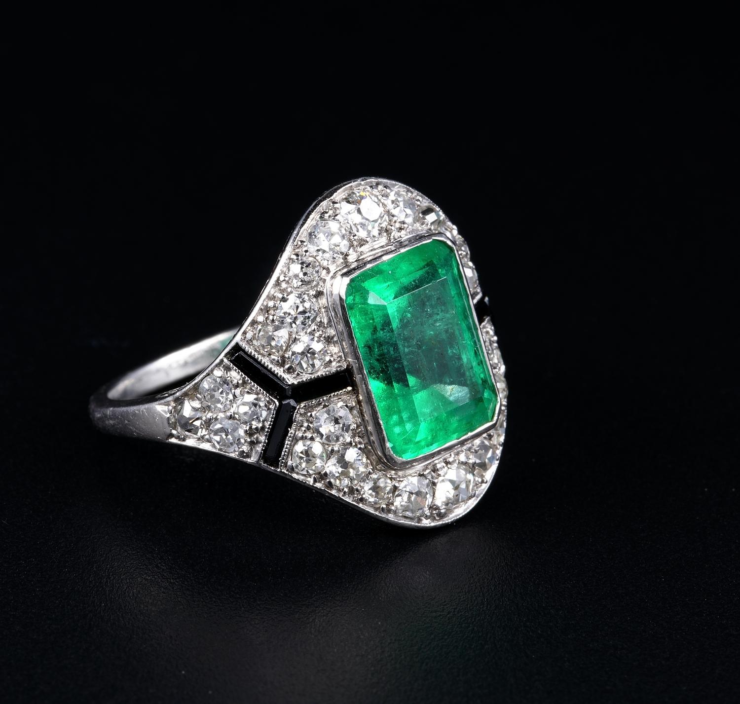 Art Deco Certified Colombian Emerald Diamond Onyx Rare Ring In Good Condition For Sale In Napoli, IT