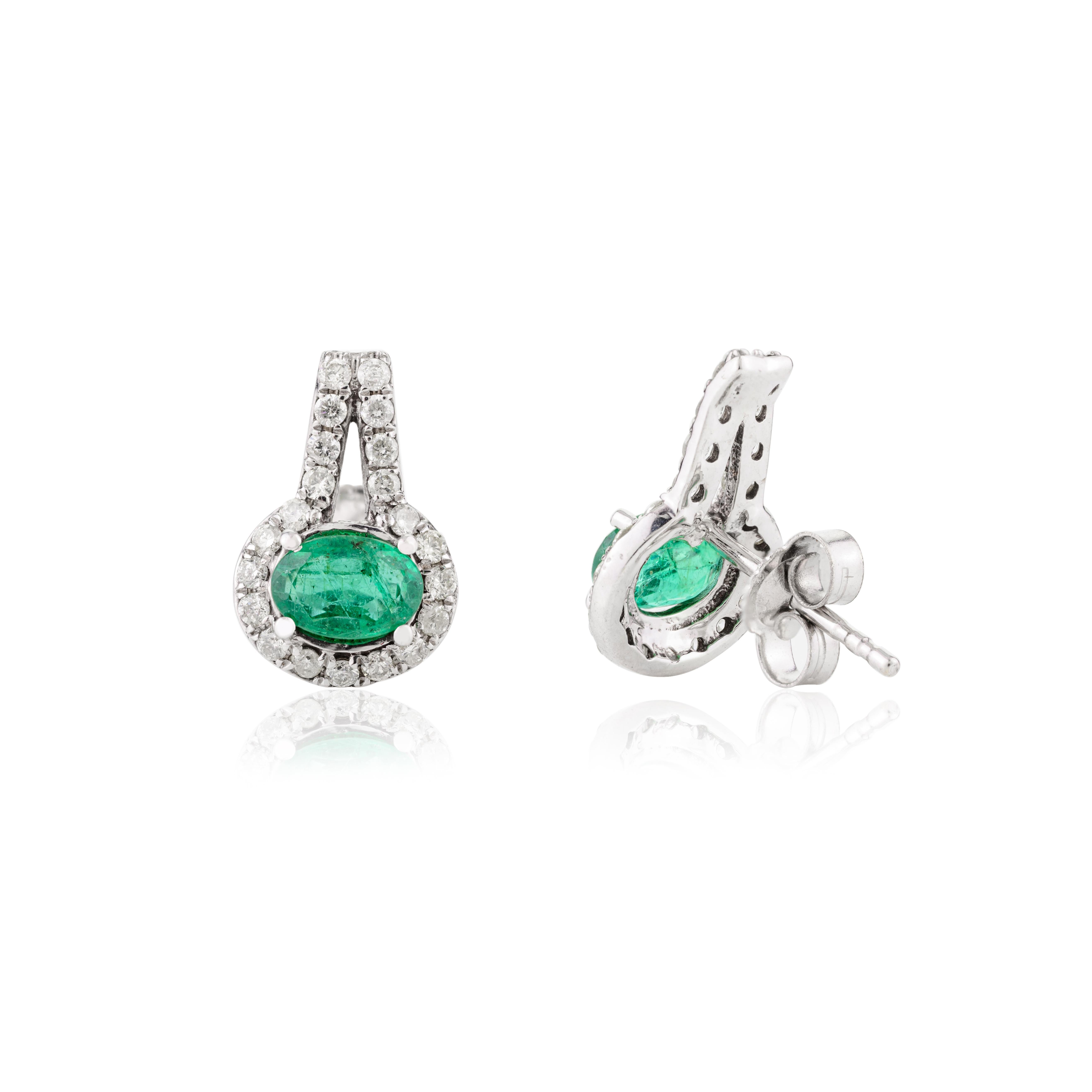 Orecchini a perno con diamante smeraldo certificato Art Deco in oro 14 carati per fare un figurone con il tuo look. Gli orecchini a perno ti serviranno per dare un tocco di classe al tuo look. Questi orecchini creano un look scintillante e lussuoso