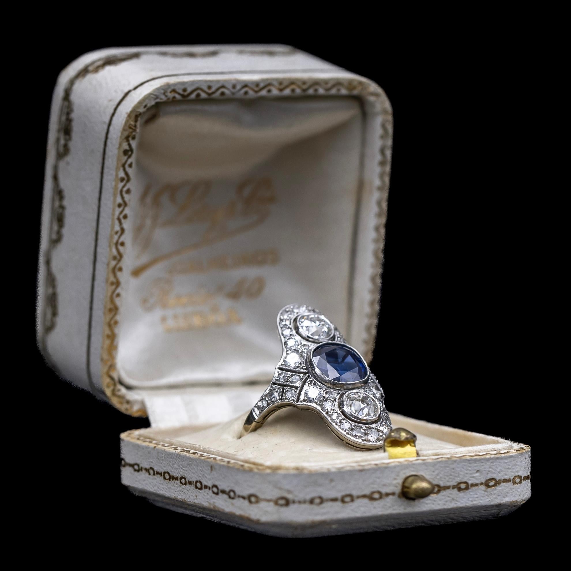 Art Deco certified 2.5-carat natural sapphire and 2.25-carat diamond cocktail or engagement ring in platinum and yellow gold, by Portuguese jeweler Joaquim Lory & Cª and accompanied by its original maker’s box, 1920s/1930s.

This exquisite ring