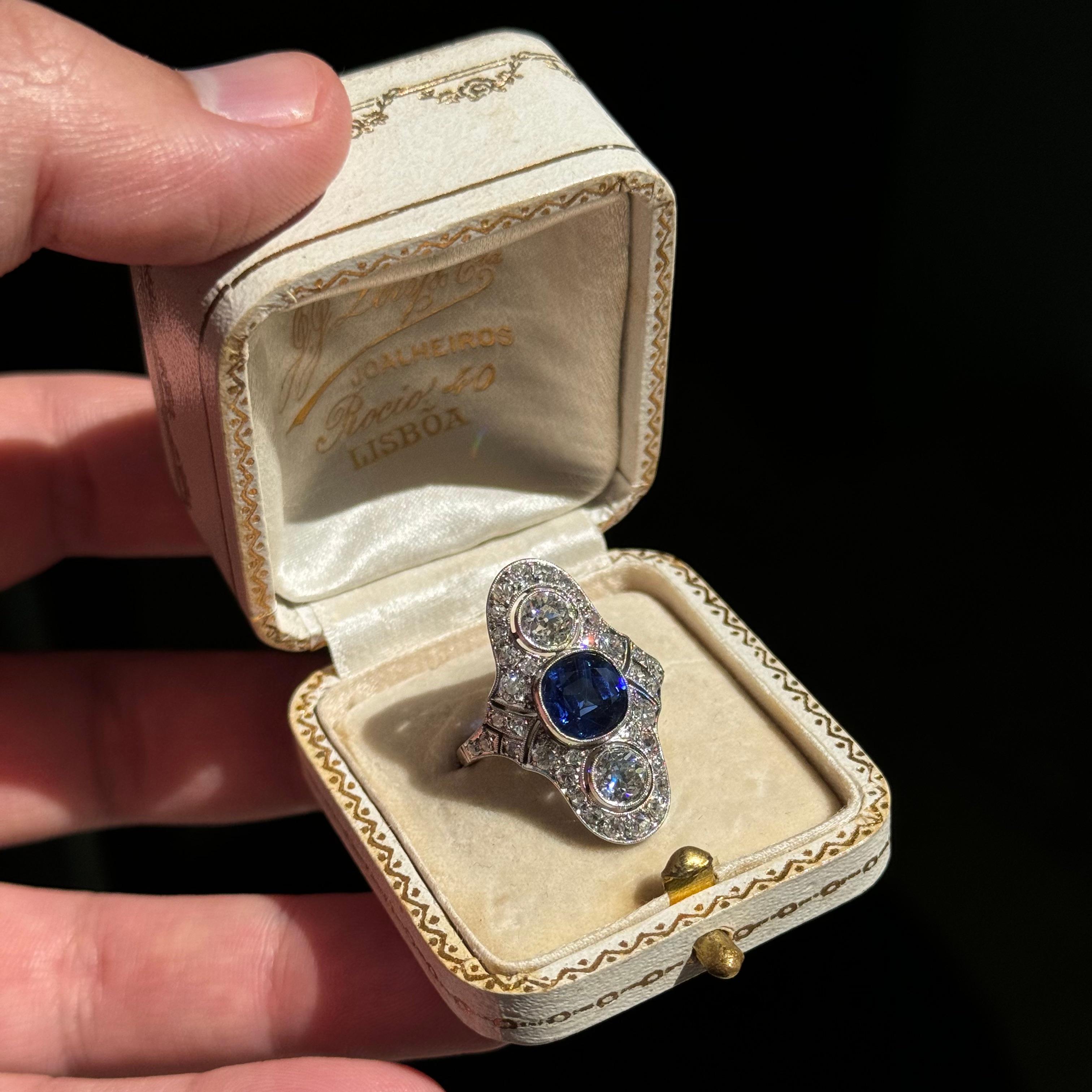Art Deco Certified Natural Sapphire Diamond Cocktail Ring Platinum Gold 1930s In Good Condition For Sale In Lisbon, PT
