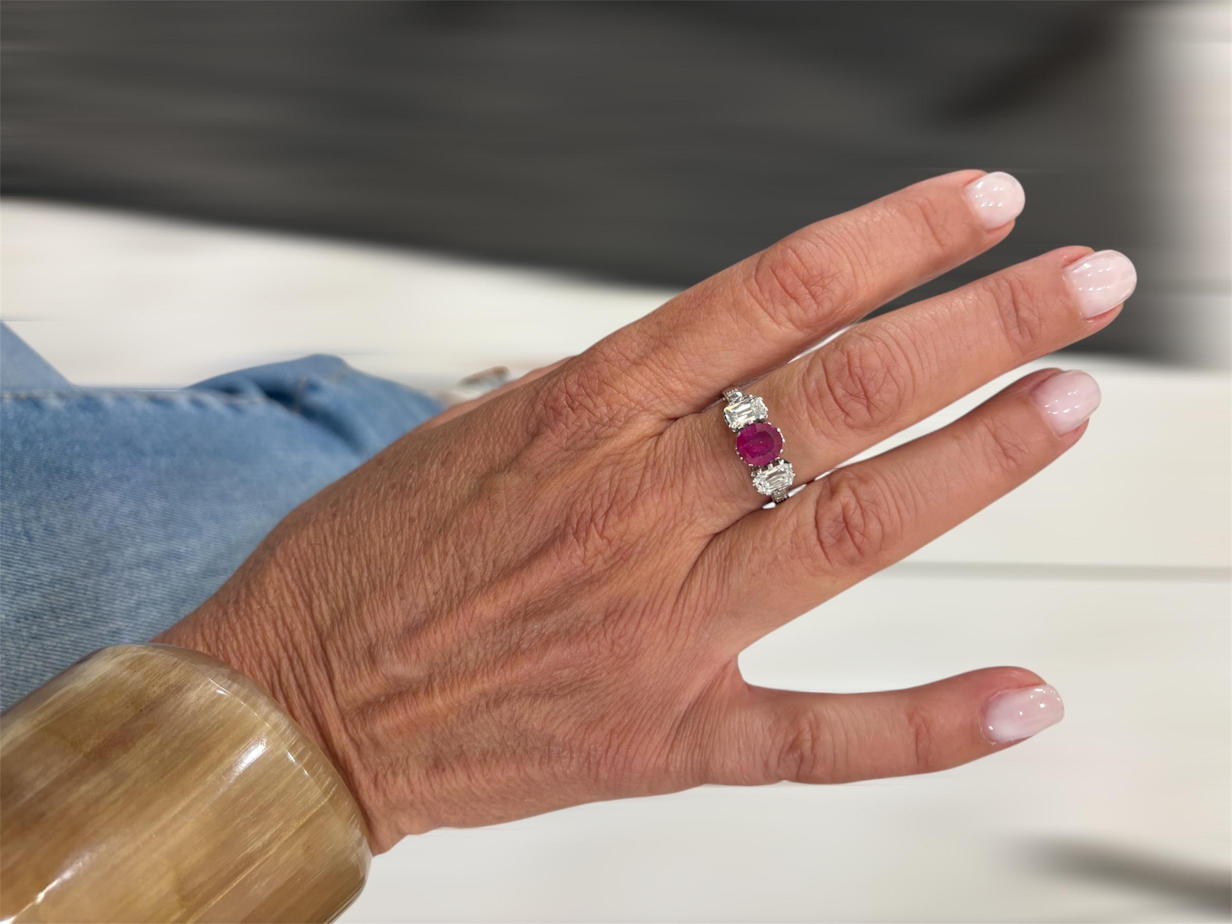Anello d'oro con diamante e rubino birmano non riscaldato certificato Art Deco in vendita 1