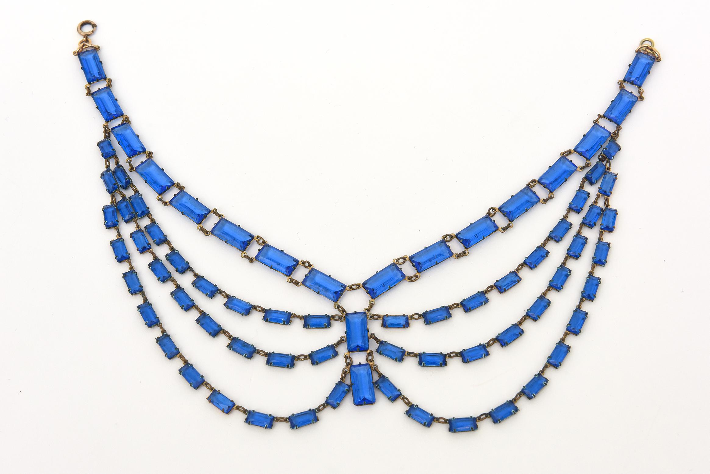 Art Deco Cerulean Blue Glas Multi Strand Drop Halskette (Art déco) im Angebot