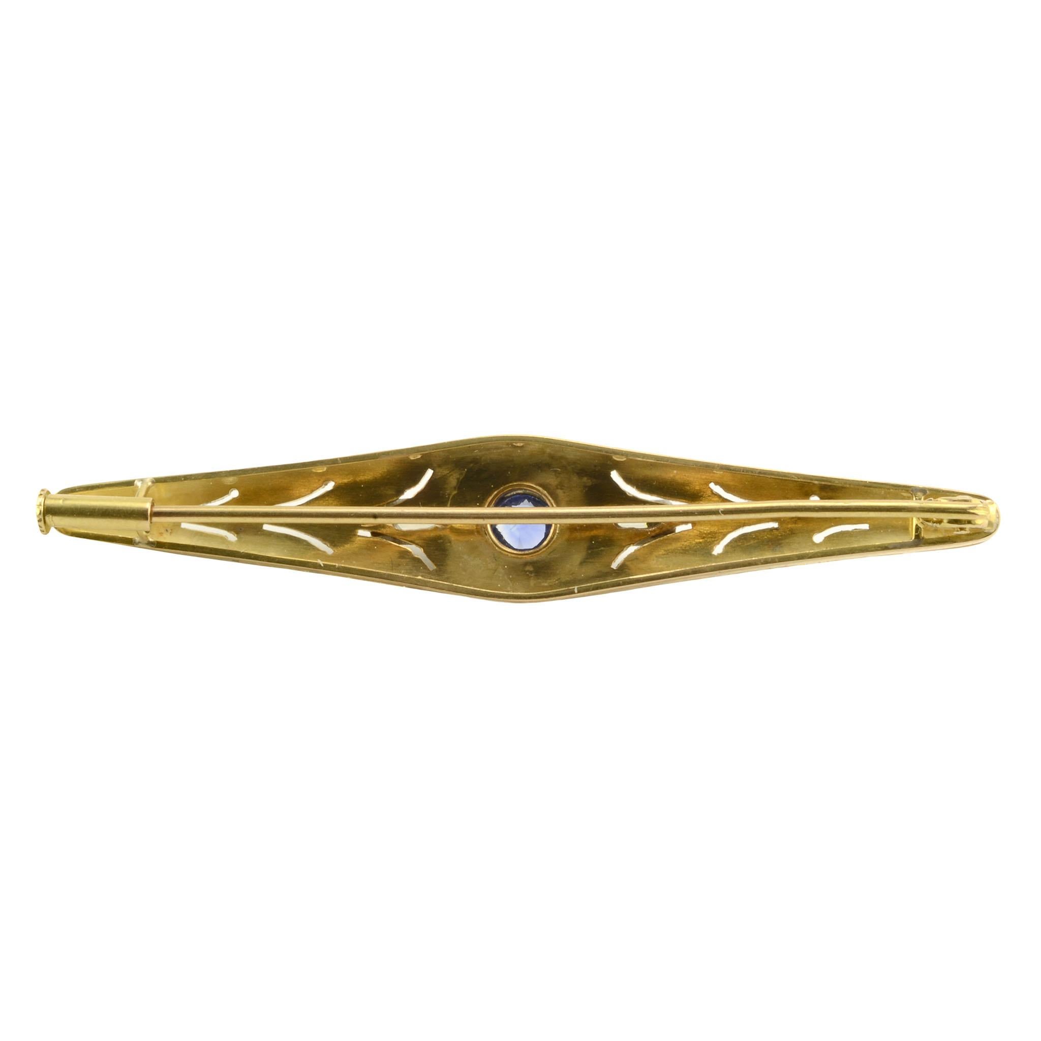 Vintage Art Deco Ceylon sapphire and VVS1 diamond bar pin, circa 1930. This Art Deco pin has one center 0.26 carat Ceylon sapphire and two baguette diamonds at 0.25 carat total weight VVS1 clarity H color. The sapphire and diamond bar pin is created