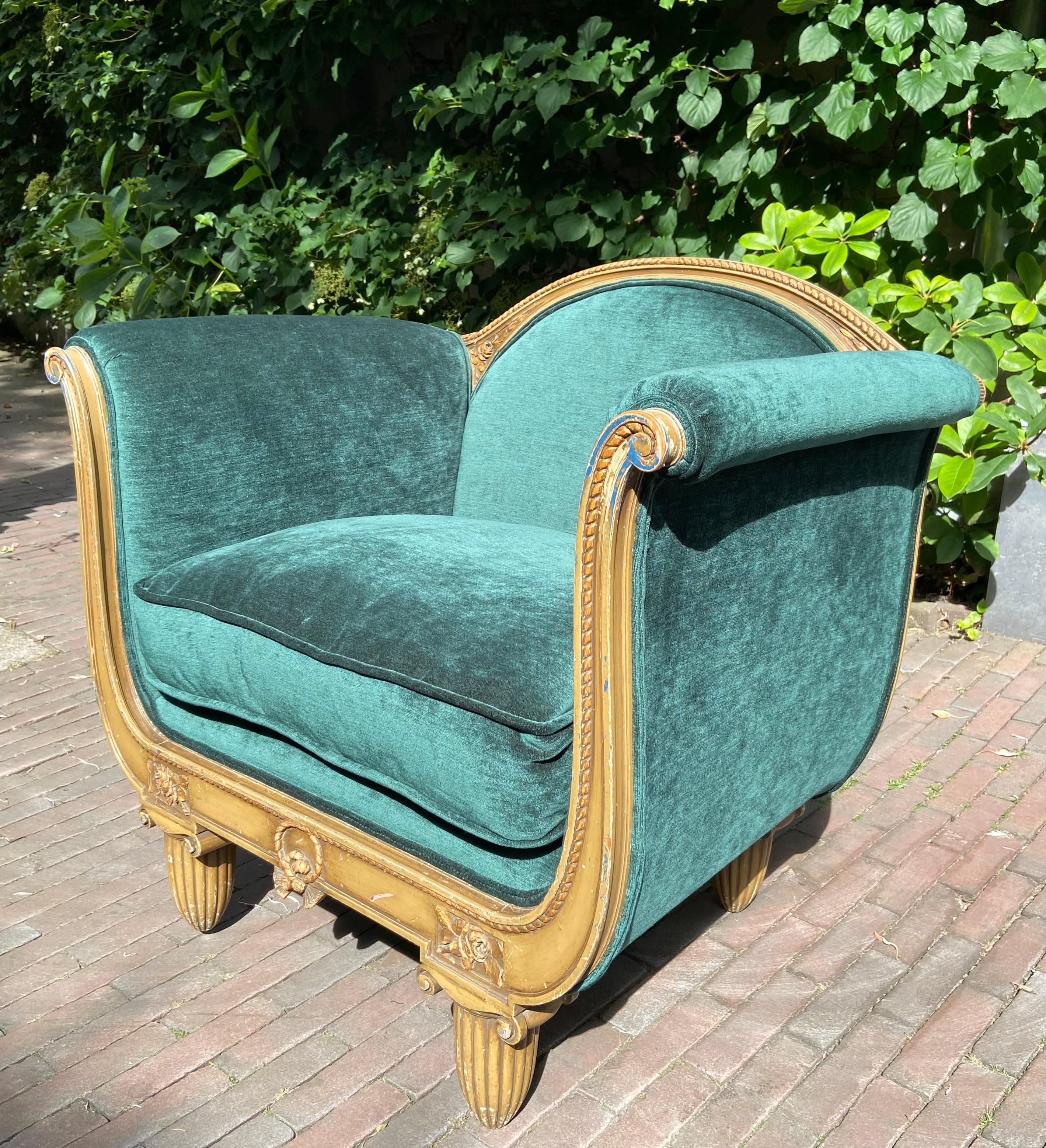 Art Deco (lady's) armchair, France, circa 1925.
The chair is reupholstered recently with a new interior and pilot.
Fabric: Güell-Lamadrid. 