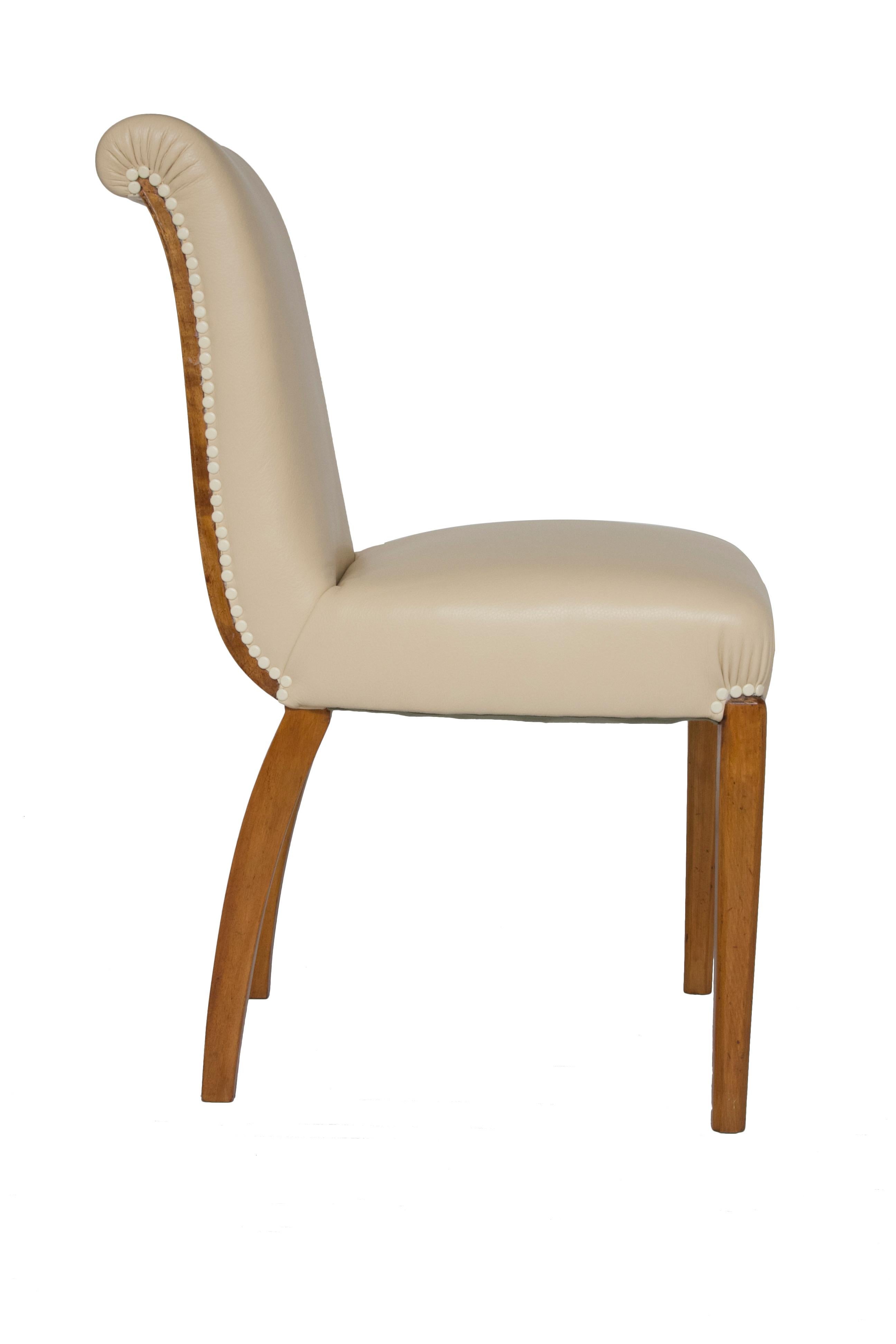 Art Deco chair
Art Deco satin Maple roll top chair newly upholstered in a soft ivory leather.
Designed by Hille
Measures: H 88 cm, W 52 cm, D 56 cm.
British, circa 1930.