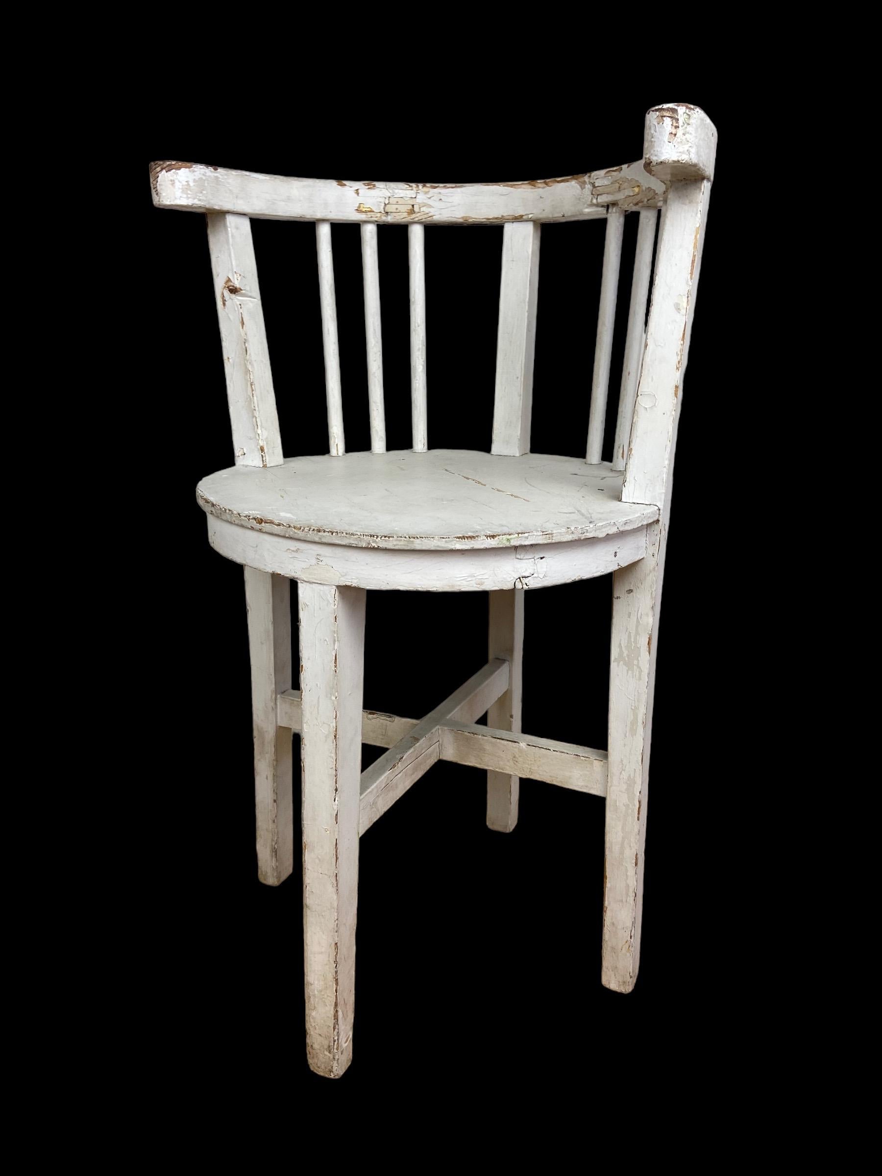 Art-déco-Stuhl in Weiß im Zustand „Starke Gebrauchsspuren“ im Angebot in LELYSTAD, FL