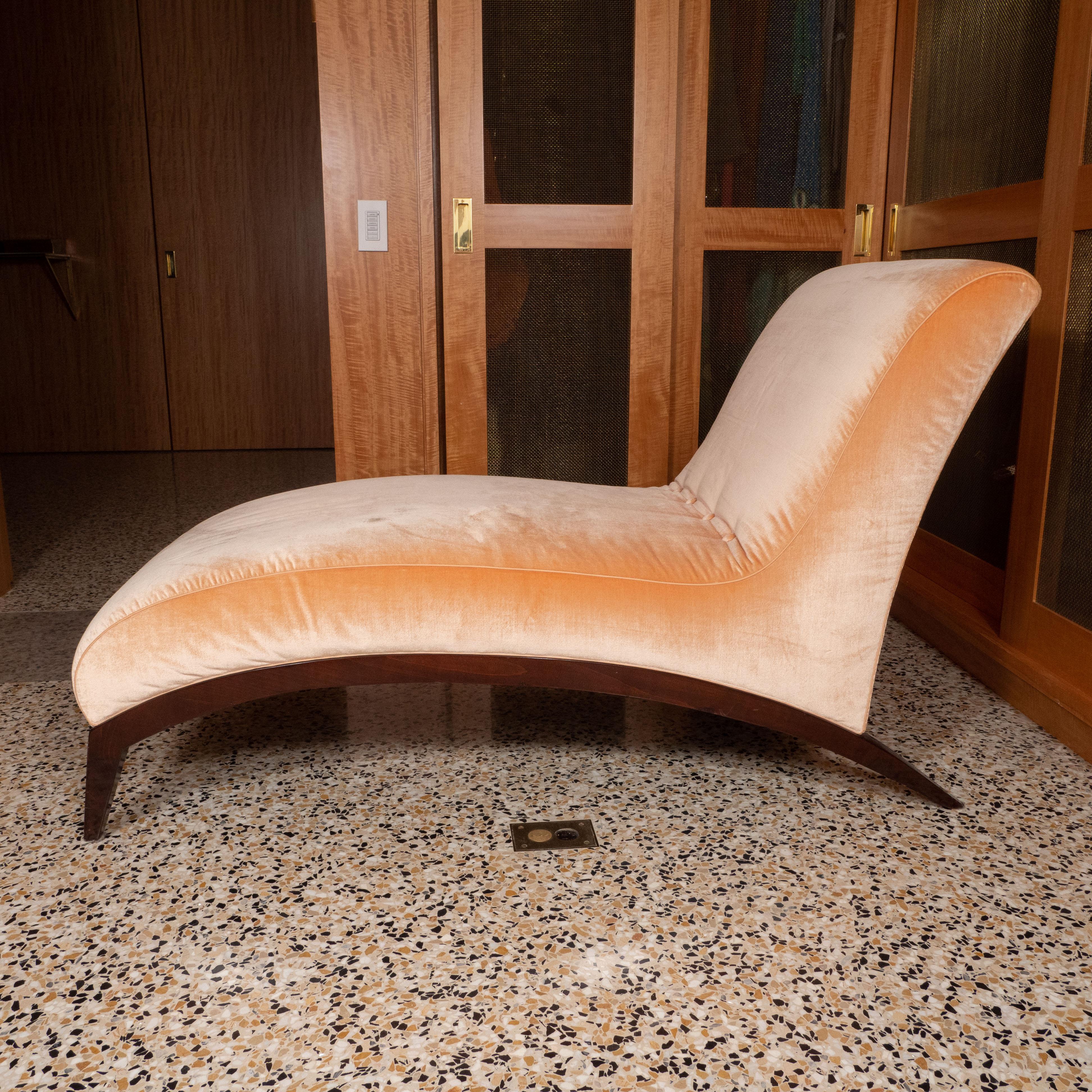 Art Deco Chaise Lounge in Pink Mohair In Good Condition For Sale In New York, NY