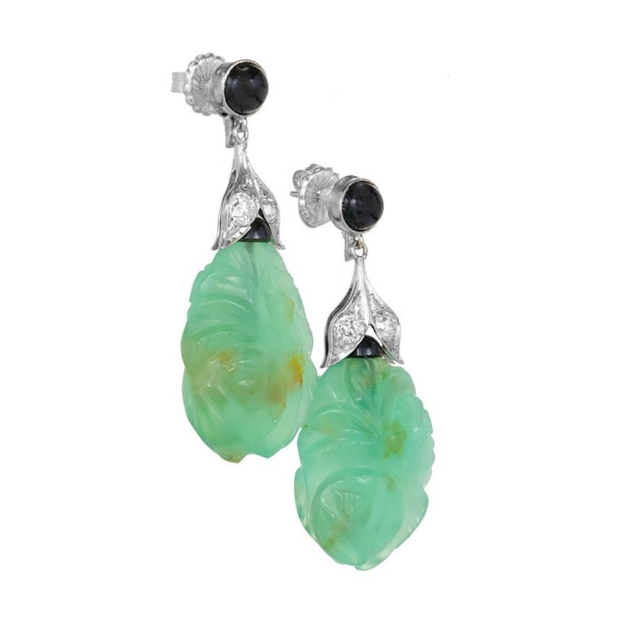 Step into the glamour of a bygone era with our 1930's Art Deco chalcedony black onyx diamond gold dangle earrings. These exquisite pieces are more than just accessories they're a testament to the opulence and elegance of the 1930's. Set with two