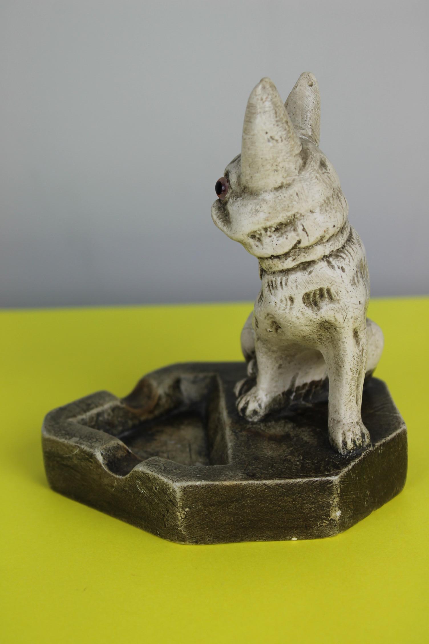 Art Deco French Bulldog  Ashtray of chalkware In Good Condition For Sale In Antwerp, BE